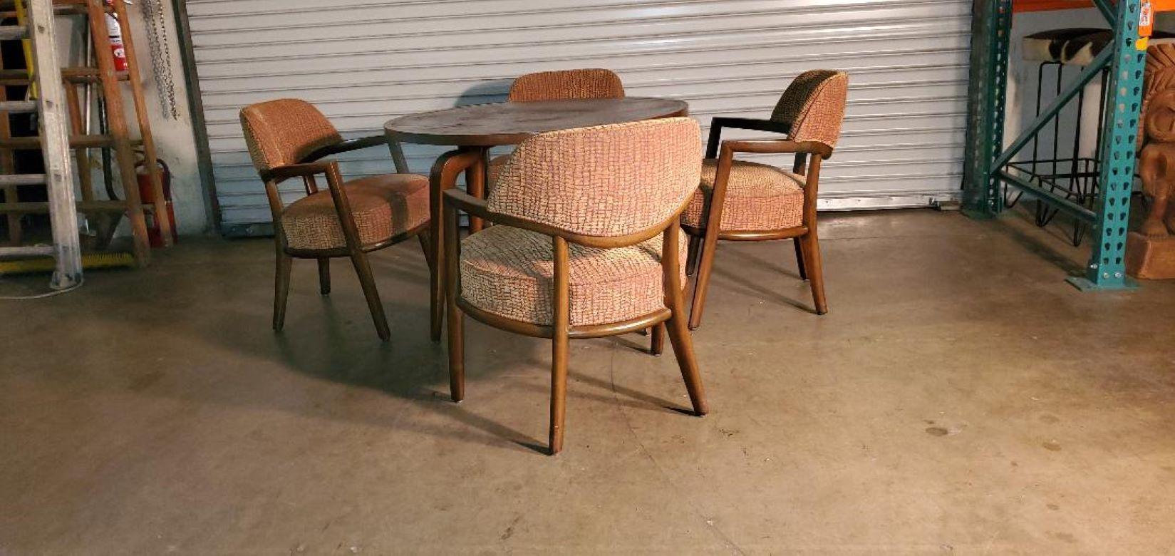 1950s Maurice Bailey Monteverdi Young Card Table And 4 Maurice Bailey Chairs Set.
Maurice Bailey For Monteverdi Young Leather Top Card Table and 4 Upholstered Chairs.
Leather Top Has Some Wear And Use Throughout The Years Of Gin Rummy.
Original