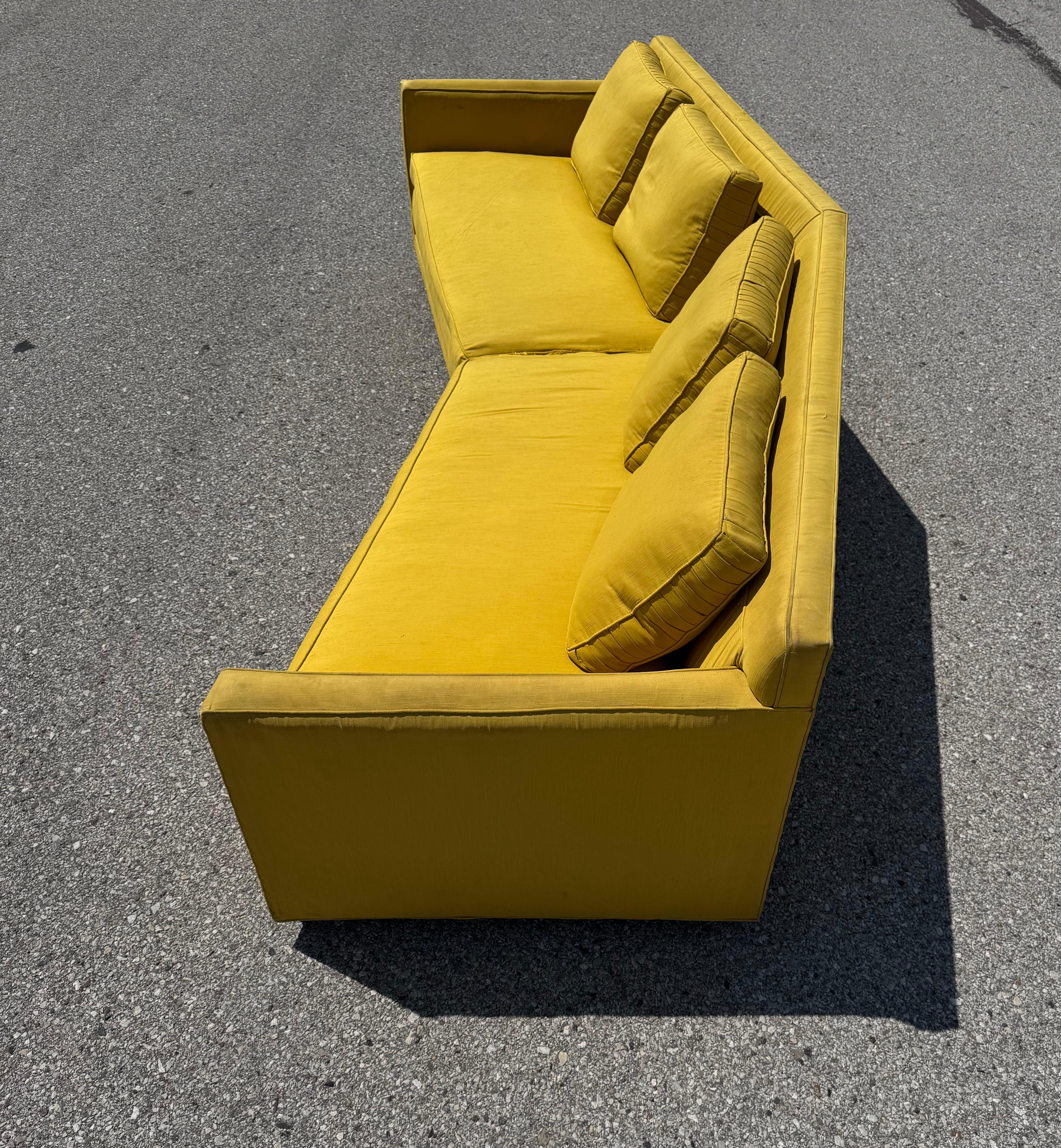 Mid-Century moderno Raro divano a forma di 