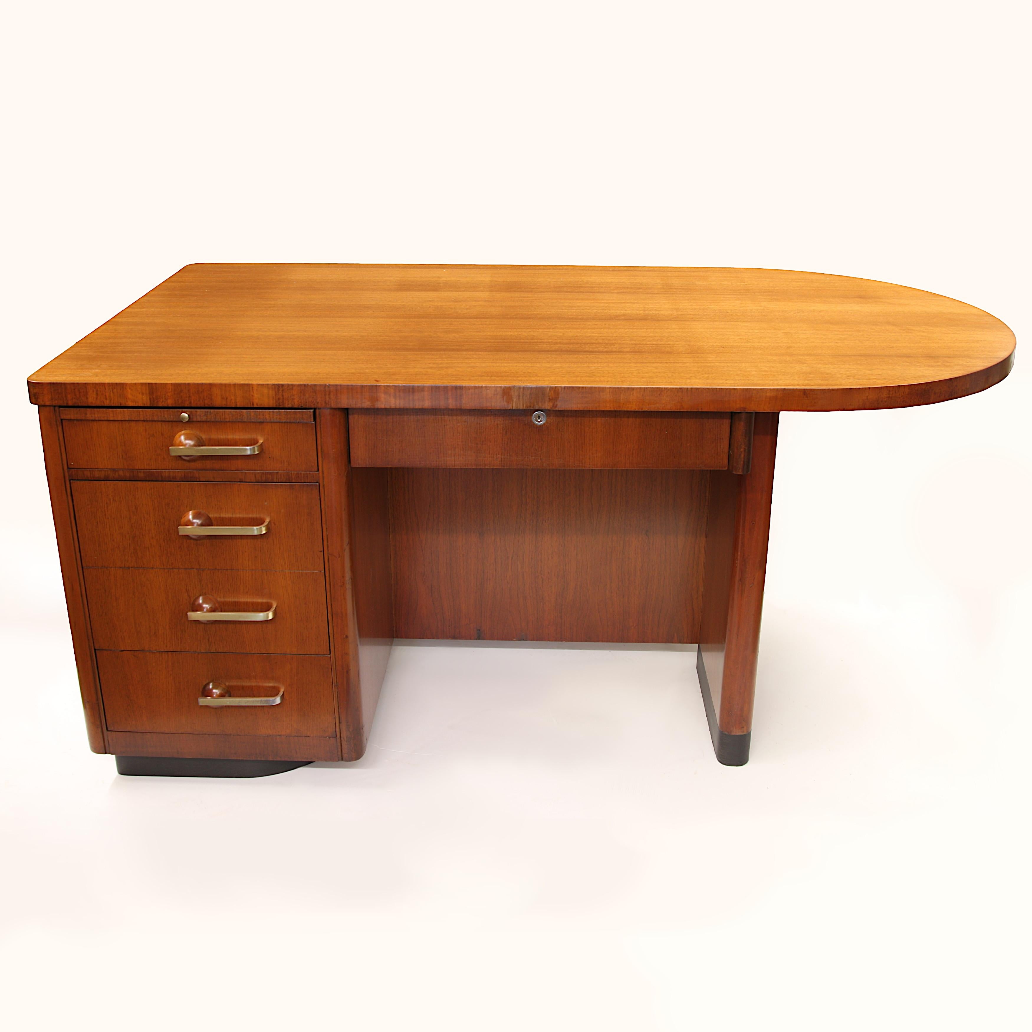 Seltener 1950er Jahre Mitte des Jahrhunderts Moderne Art Deco inspiriert Nussbaum gerundete Top-Schreibtisch (Moderne der Mitte des Jahrhunderts) im Angebot