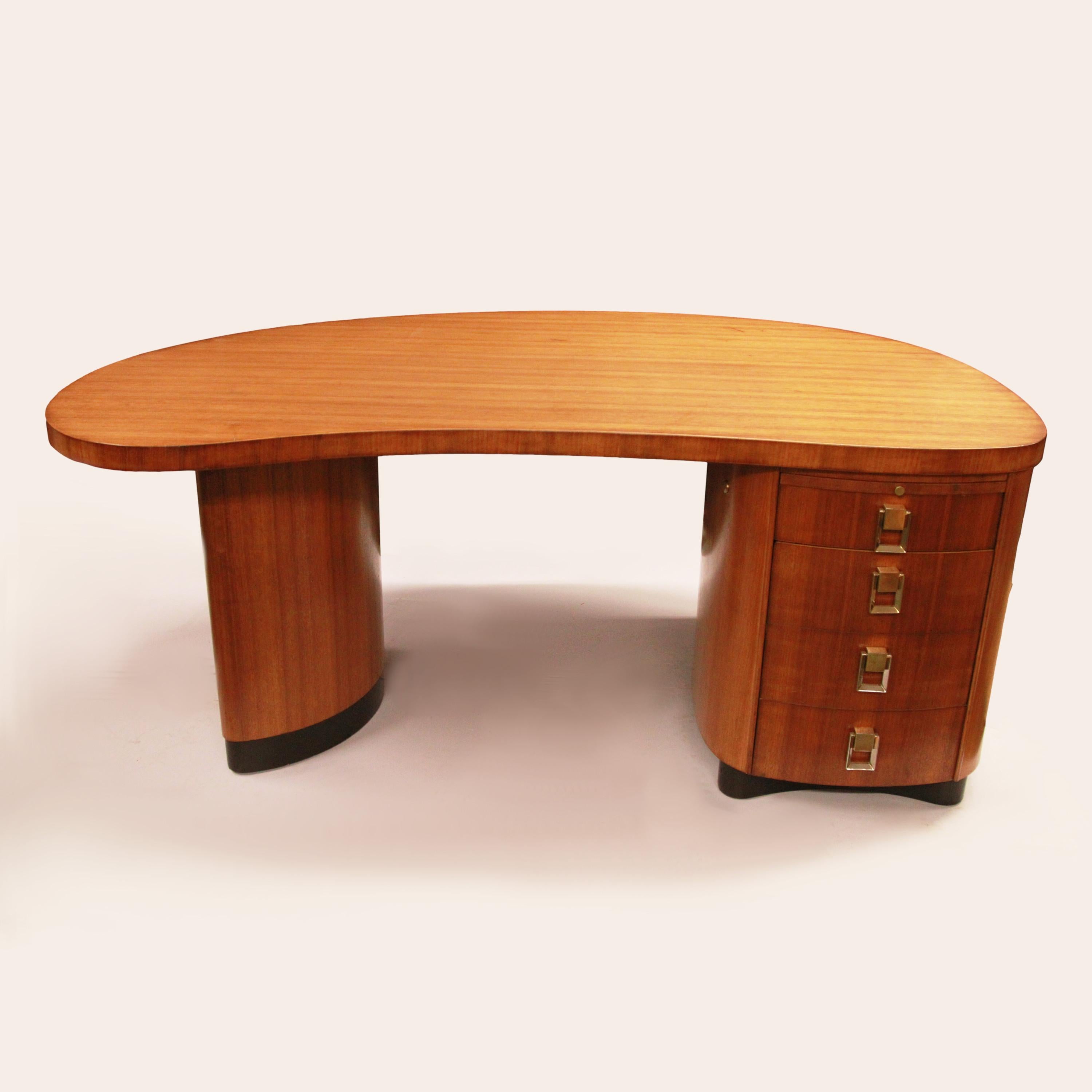 American Rare 1950s Mid-Century Modern Executive Series Kidney-Shaped Desk by Stow Davis