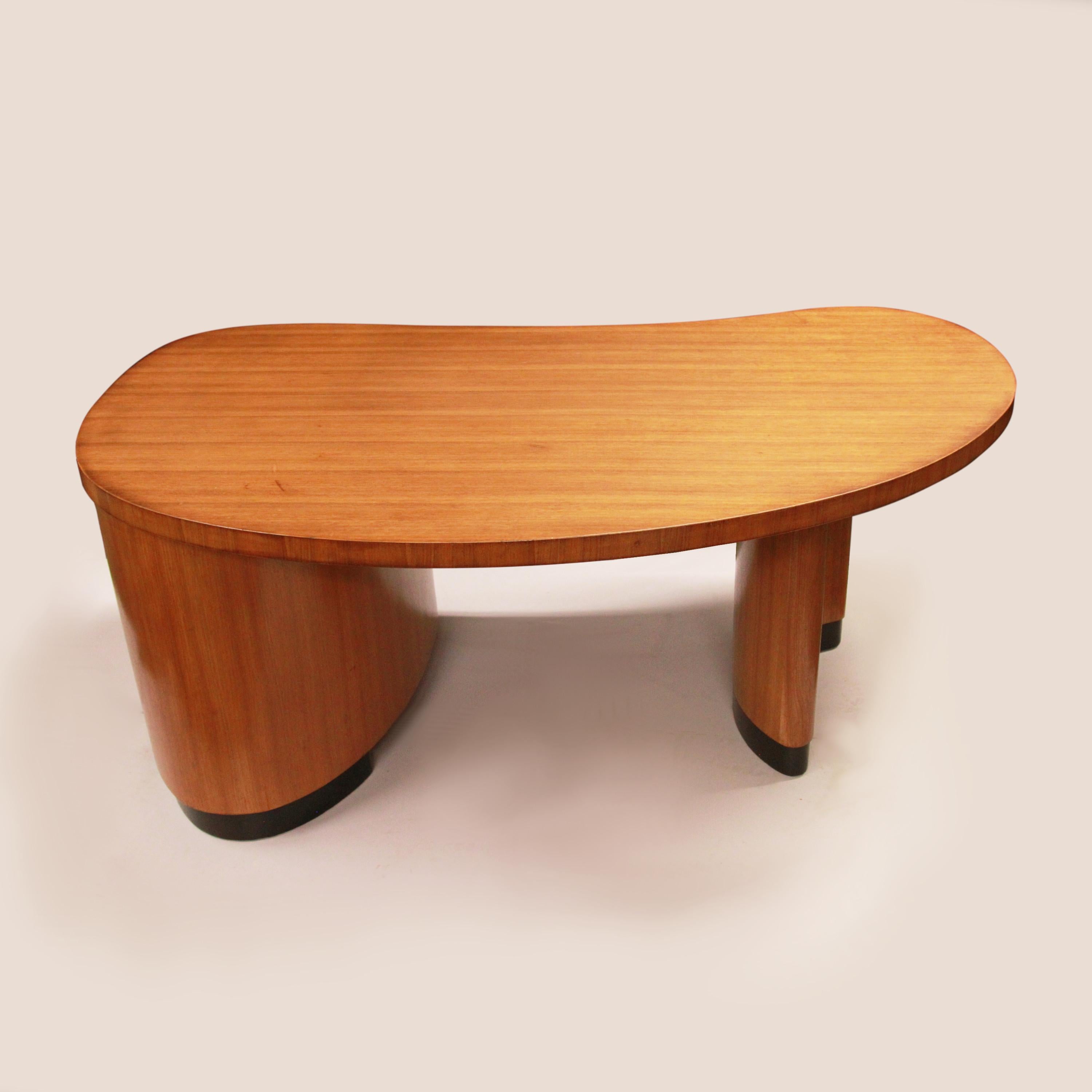 Rare 1950s Mid-Century Modern Executive Series Kidney-Shaped Desk by Stow Davis In Good Condition In Lafayette, IN