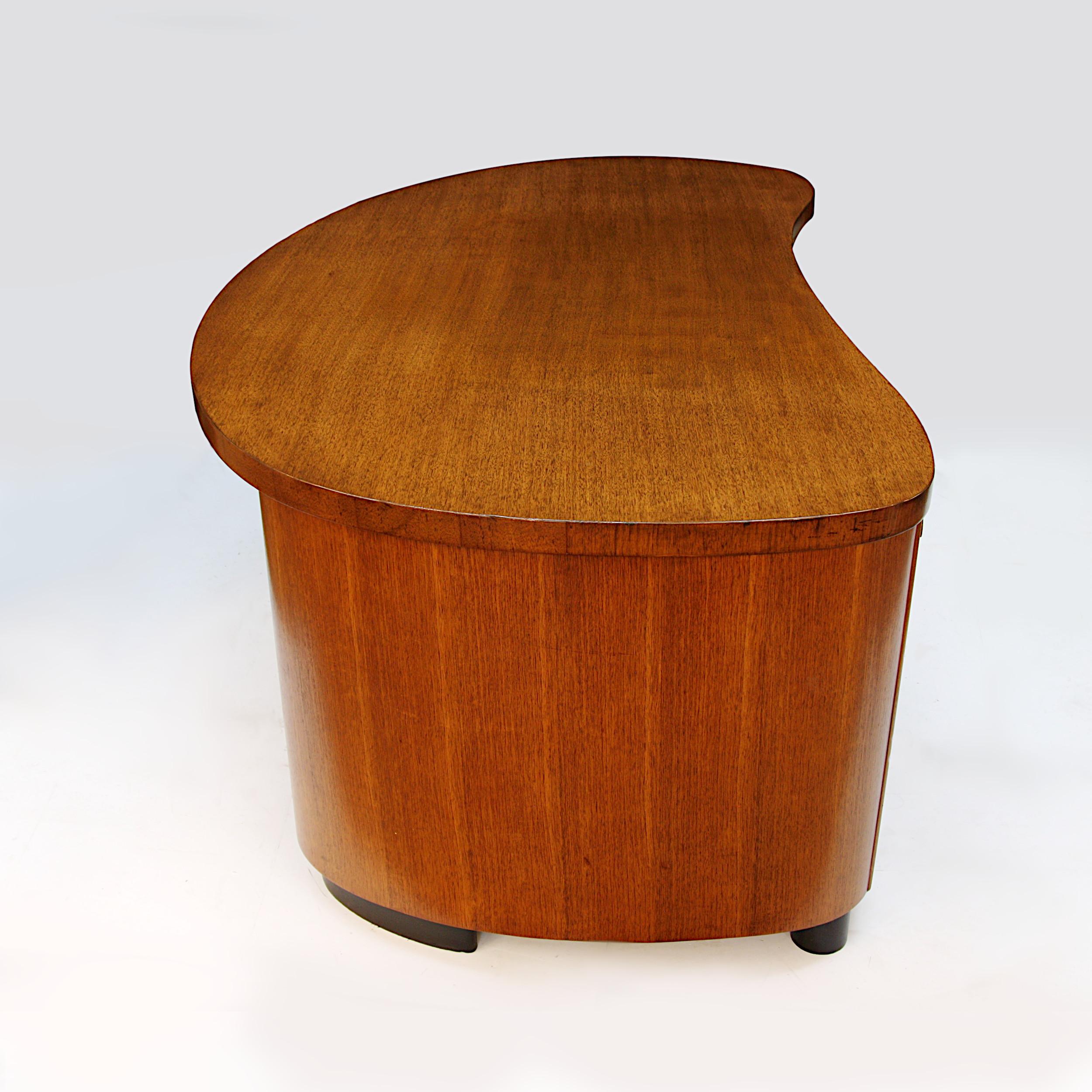 American Rare 1950s Mid-Century Modern Executive Series Kidney-Shaped Desk by Stow Davis