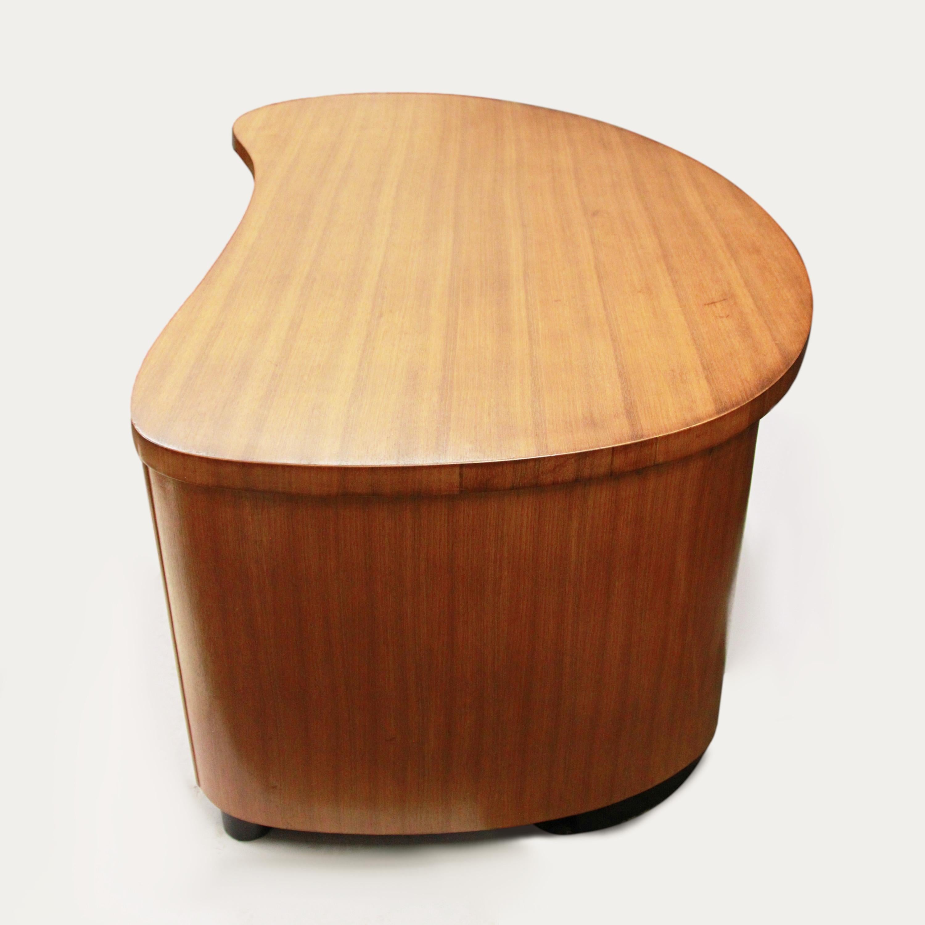Mid-20th Century Rare 1950s Mid-Century Modern Executive Series Kidney-Shaped Desk by Stow Davis