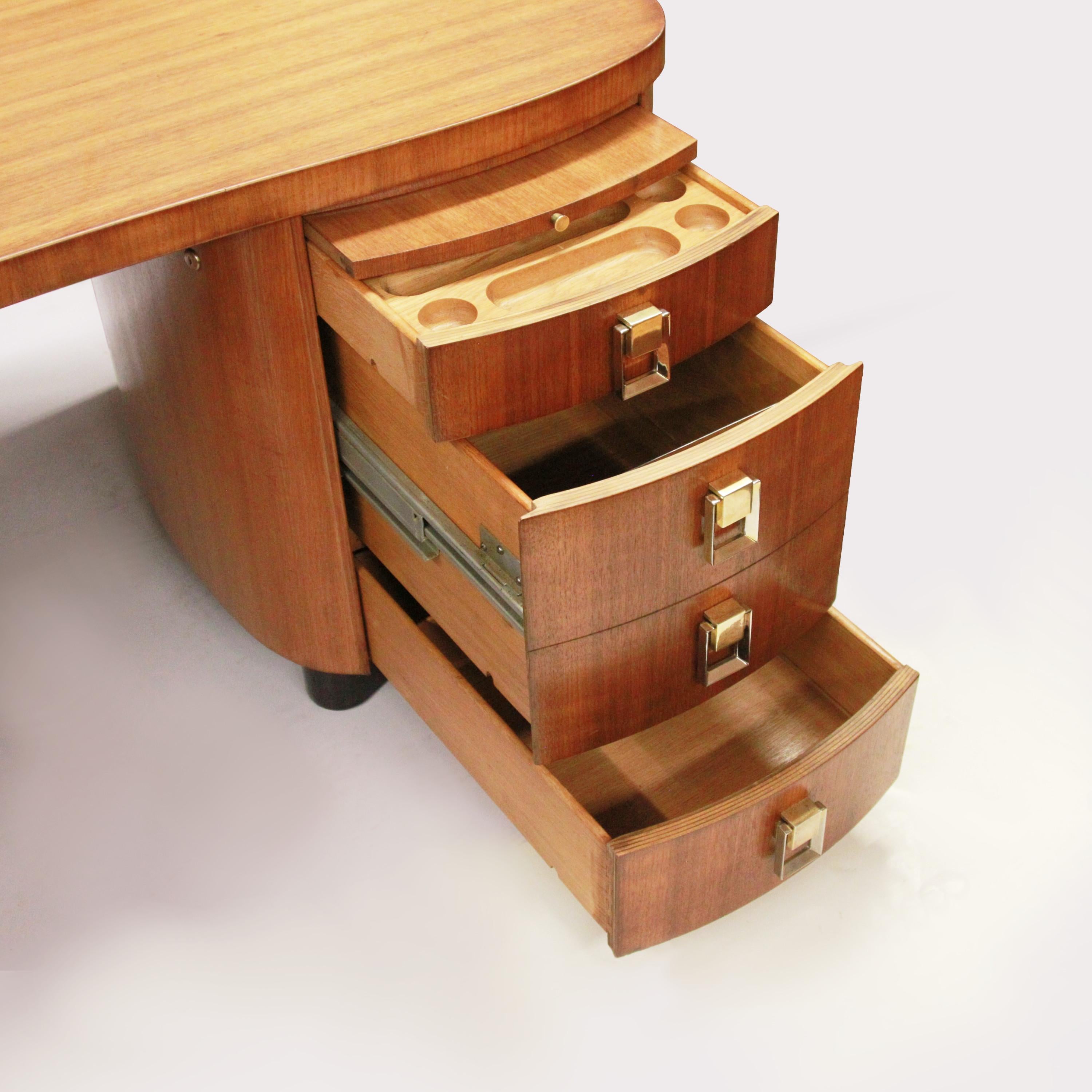 Rare 1950s Mid-Century Modern Executive Series Kidney-Shaped Desk by Stow Davis 1