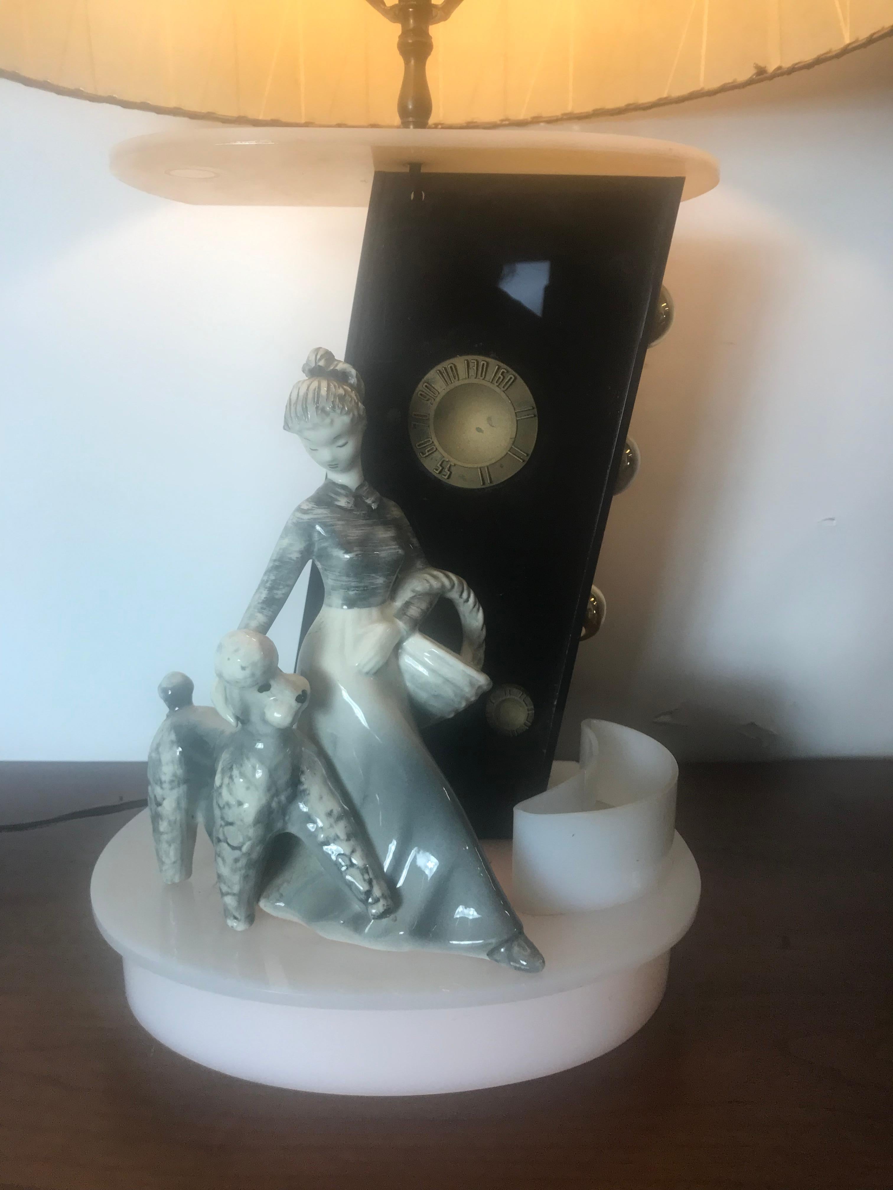 Rare 1950s Moss Radio Lamp, Woman with Poodle, Working Radio, B & W Acrylic In Good Condition In Buffalo, NY