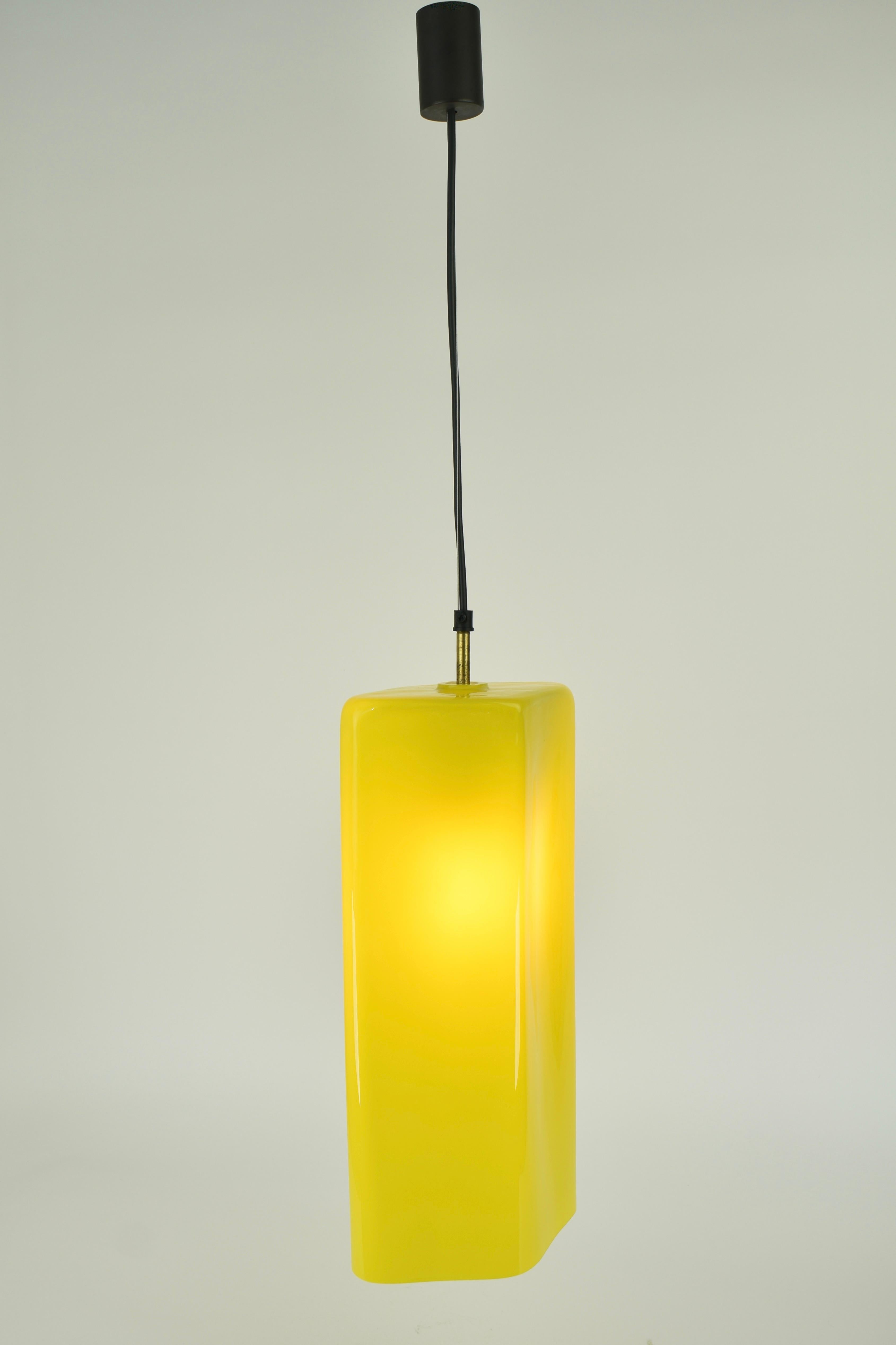 Vetro Rara lampada a sospensione gialla in vetro di Murano degli anni '50 attribuita a Gino Vistosi in vendita