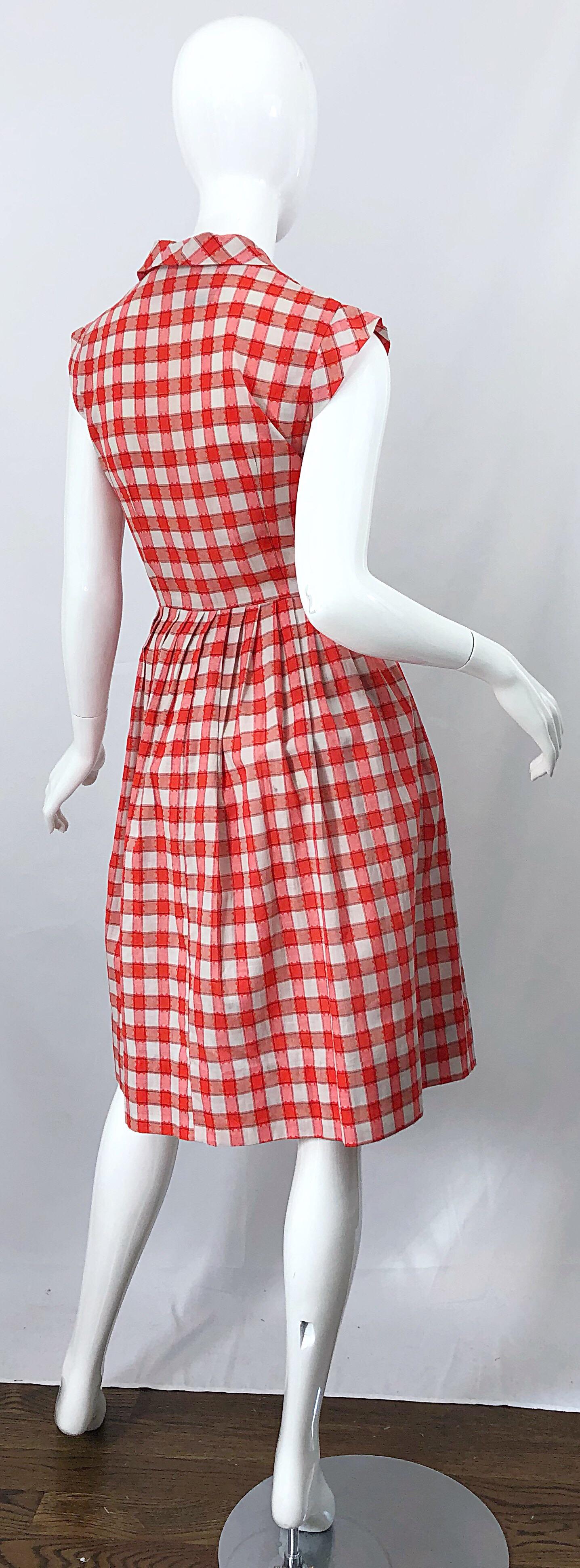 Seltenes 1950er kariertes Baumwollkleid mit Strass in Rot + Weiß, 50er Jahre 10