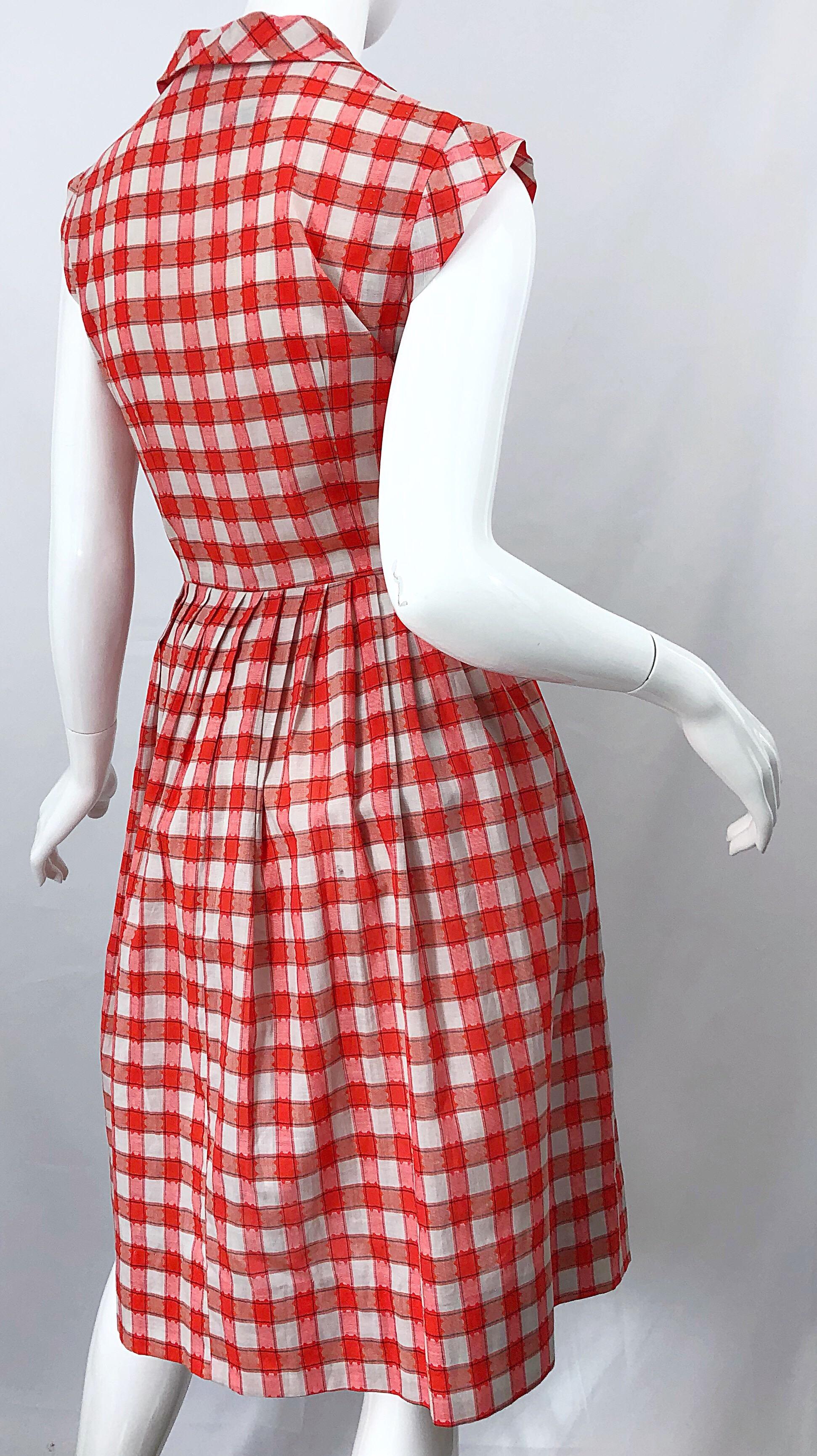 Seltenes 1950er kariertes Baumwollkleid mit Strass in Rot + Weiß, 50er Jahre 3