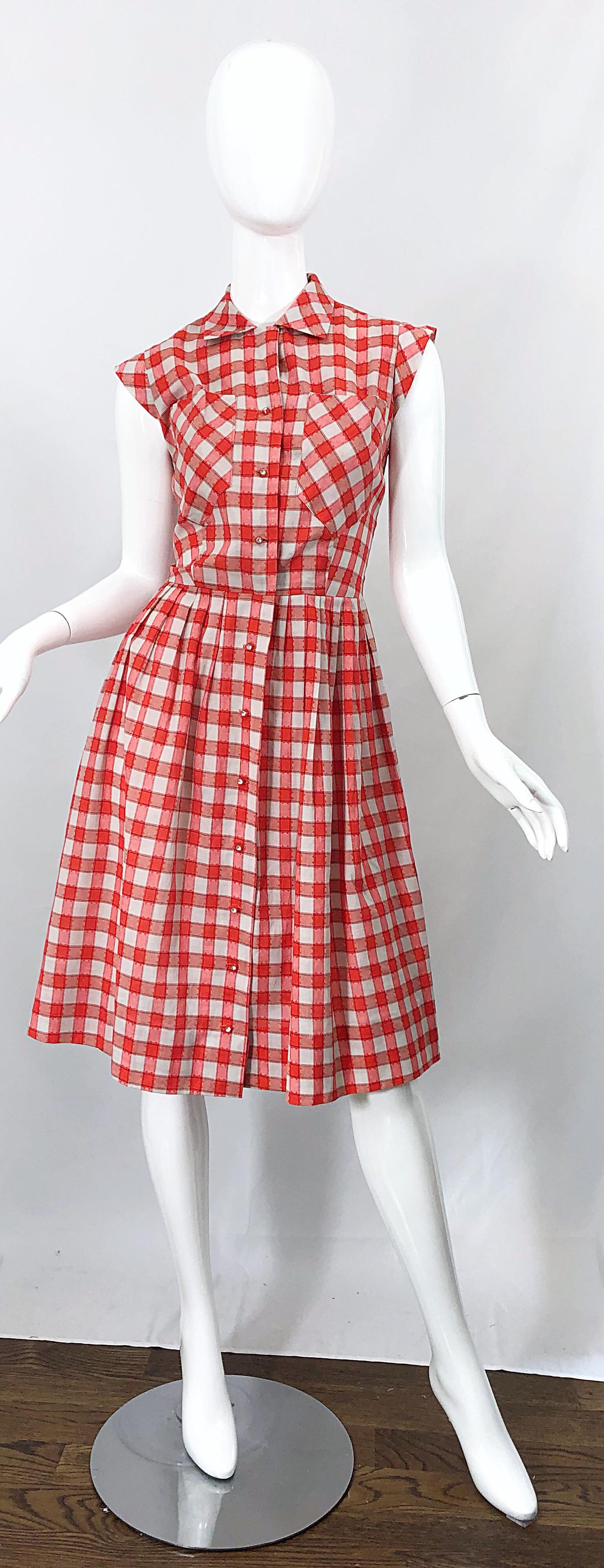 Seltenes 1950er kariertes Baumwollkleid mit Strass in Rot + Weiß, 50er Jahre 4