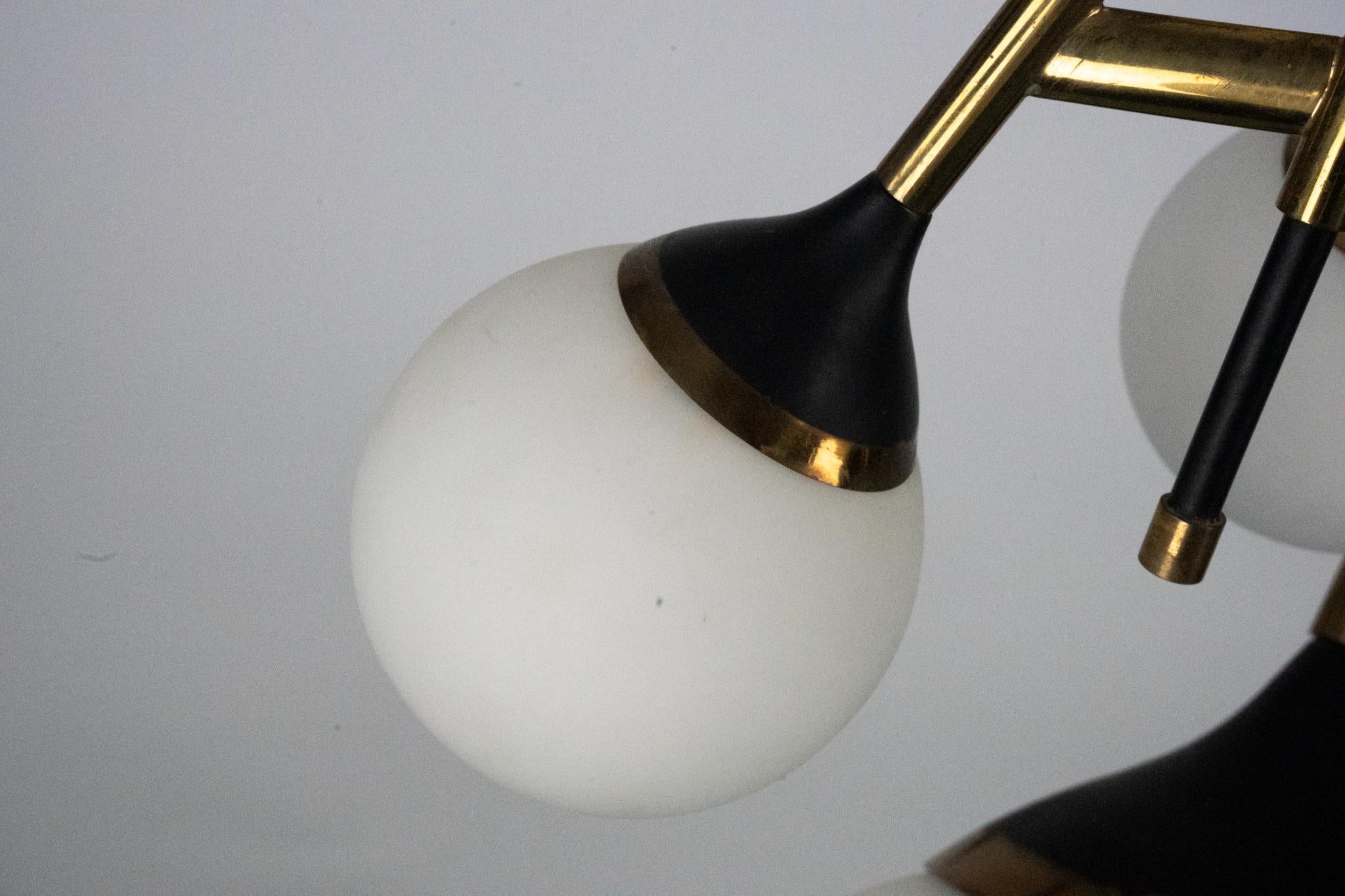 Rara lámpara de araña Stilnovo de los años 50 con globos de cristal opalino. Italia en venta 7