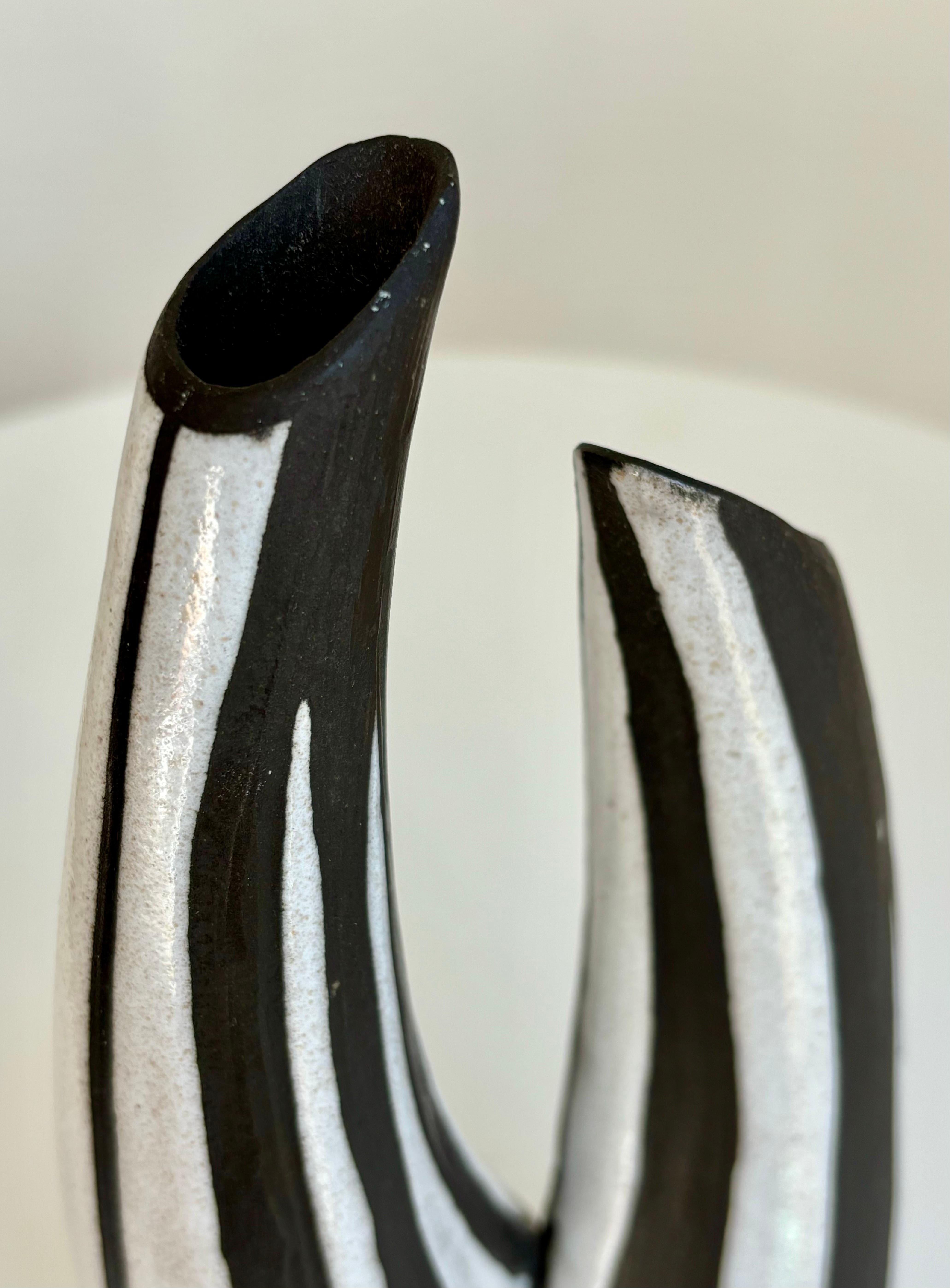Ceramica Raro vaso doppio a strisce bianche e nere degli anni '50 di Marianne Starck, Danimarca in vendita