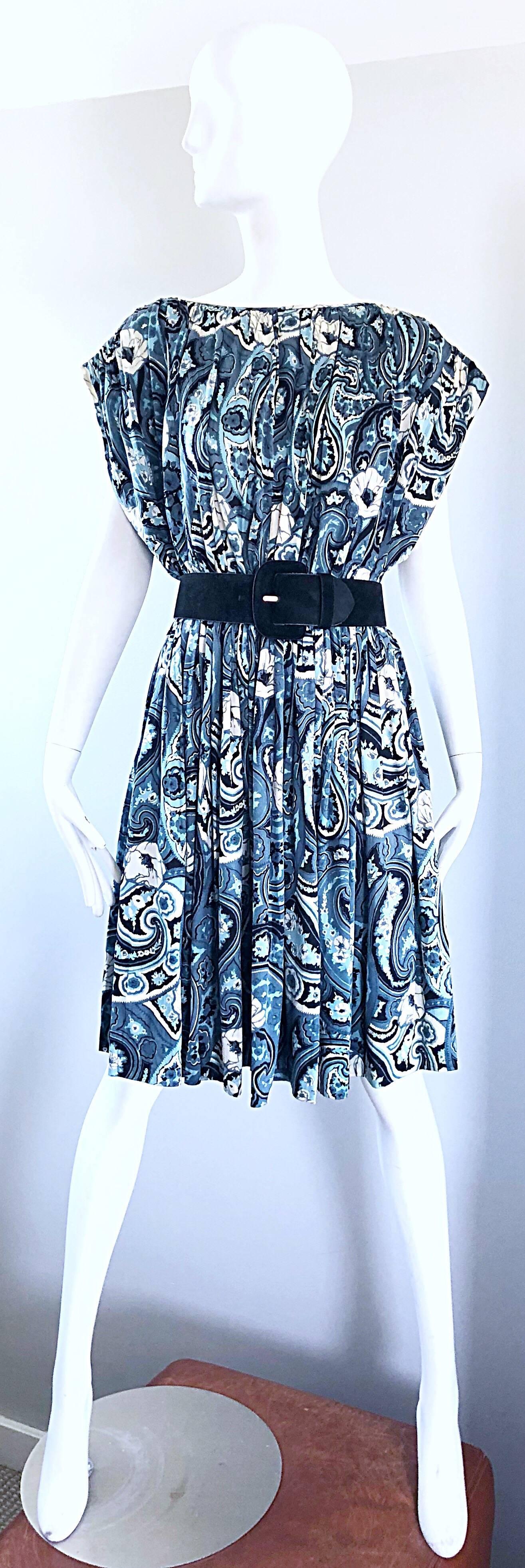 Rare 1970s Townley Blue + White Paisley Flower Print Vintage 70s Dress For Sale 2