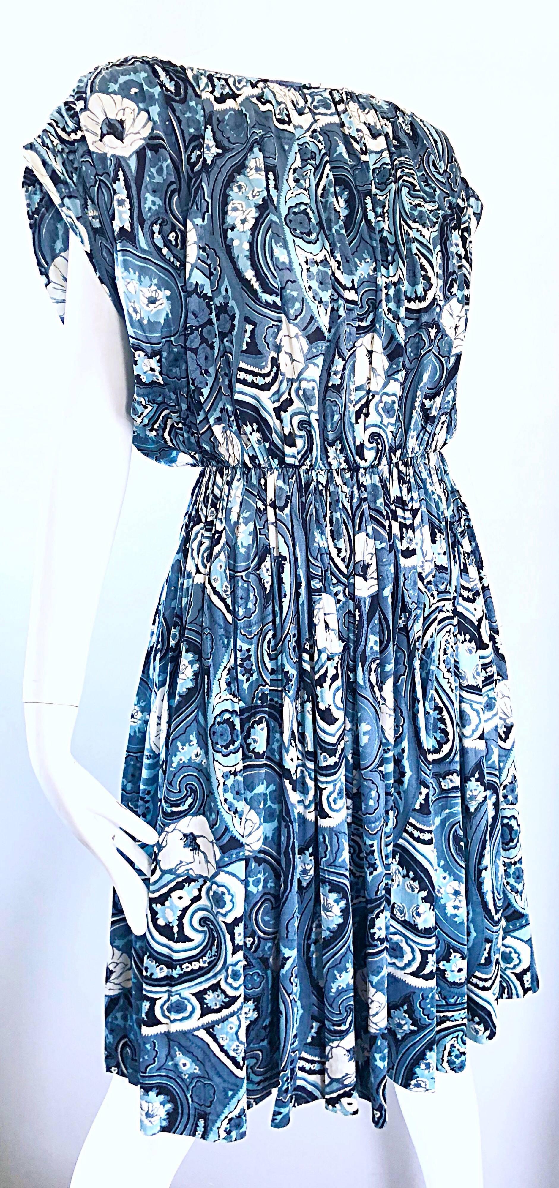 Rare 1970 Townley Blue + White Paisley Flower Print Vintage 70s Dress Excellent état - En vente à San Diego, CA