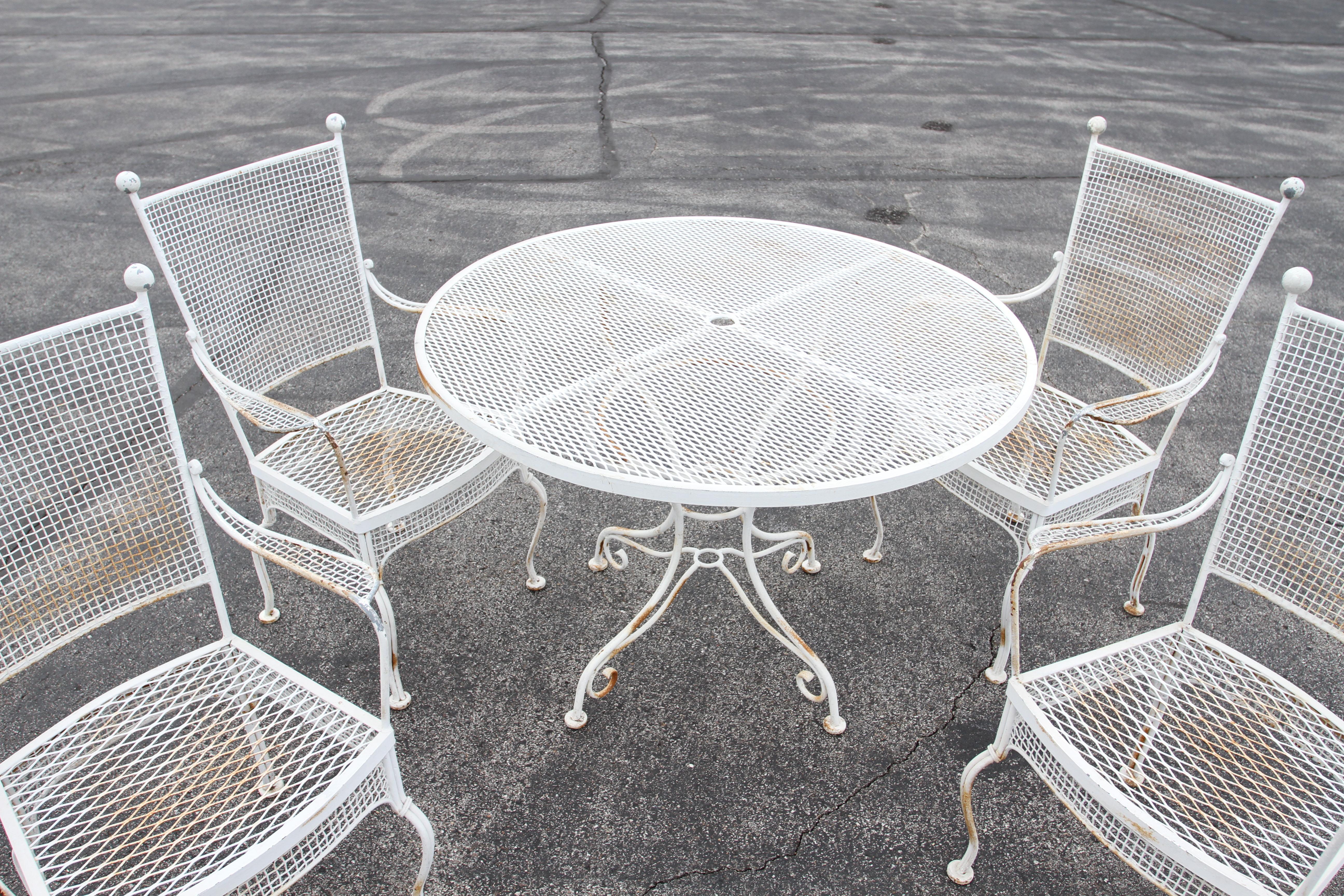 Rare 1950s Woodard Wrought Iron & Mesh Dining Patio Table 4 Chairs Ball Finials For Sale 4