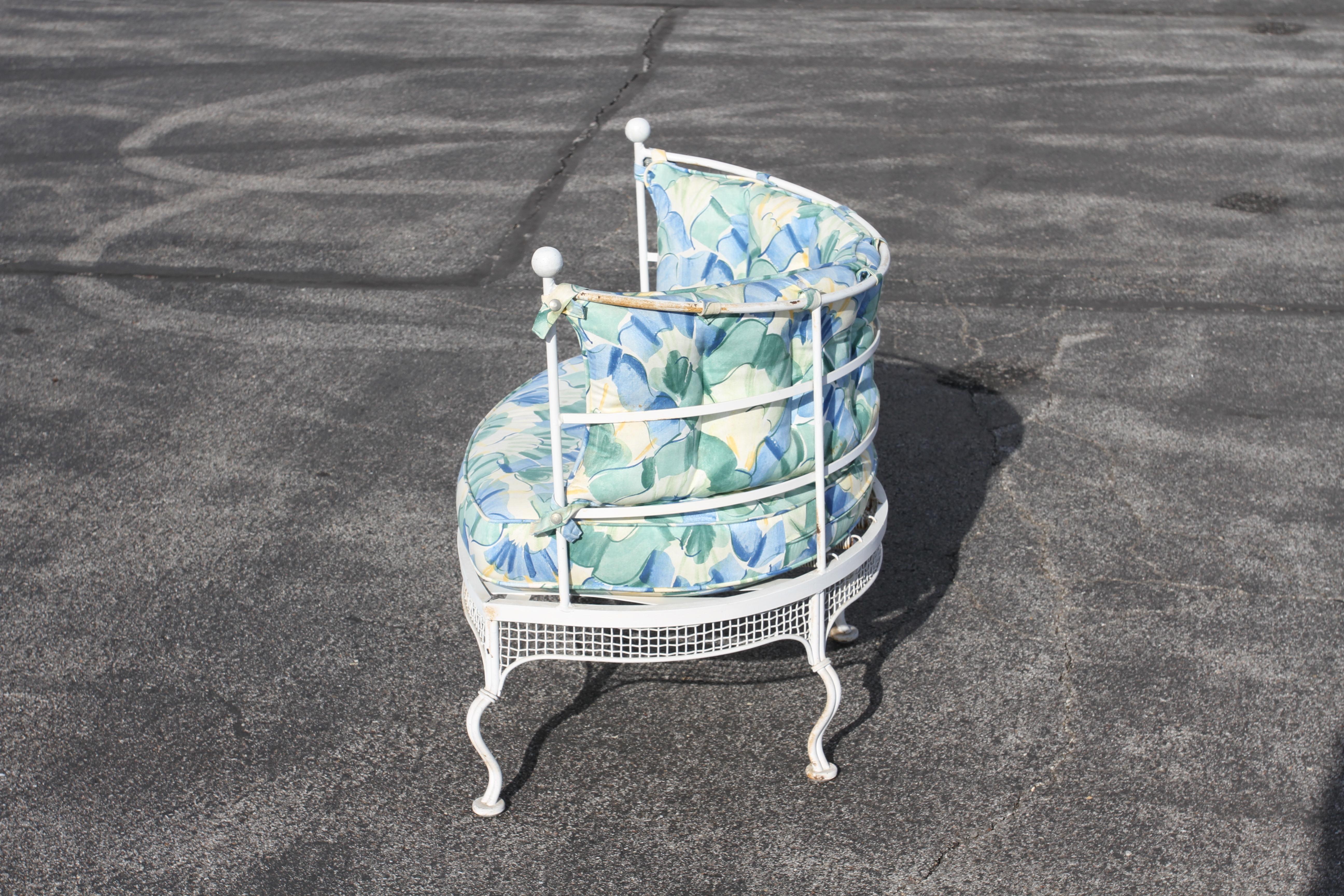 Rare 1950s Woodard Wrought Iron & Mesh Tub Chairs Table, Aluminum Ball Finials For Sale 5
