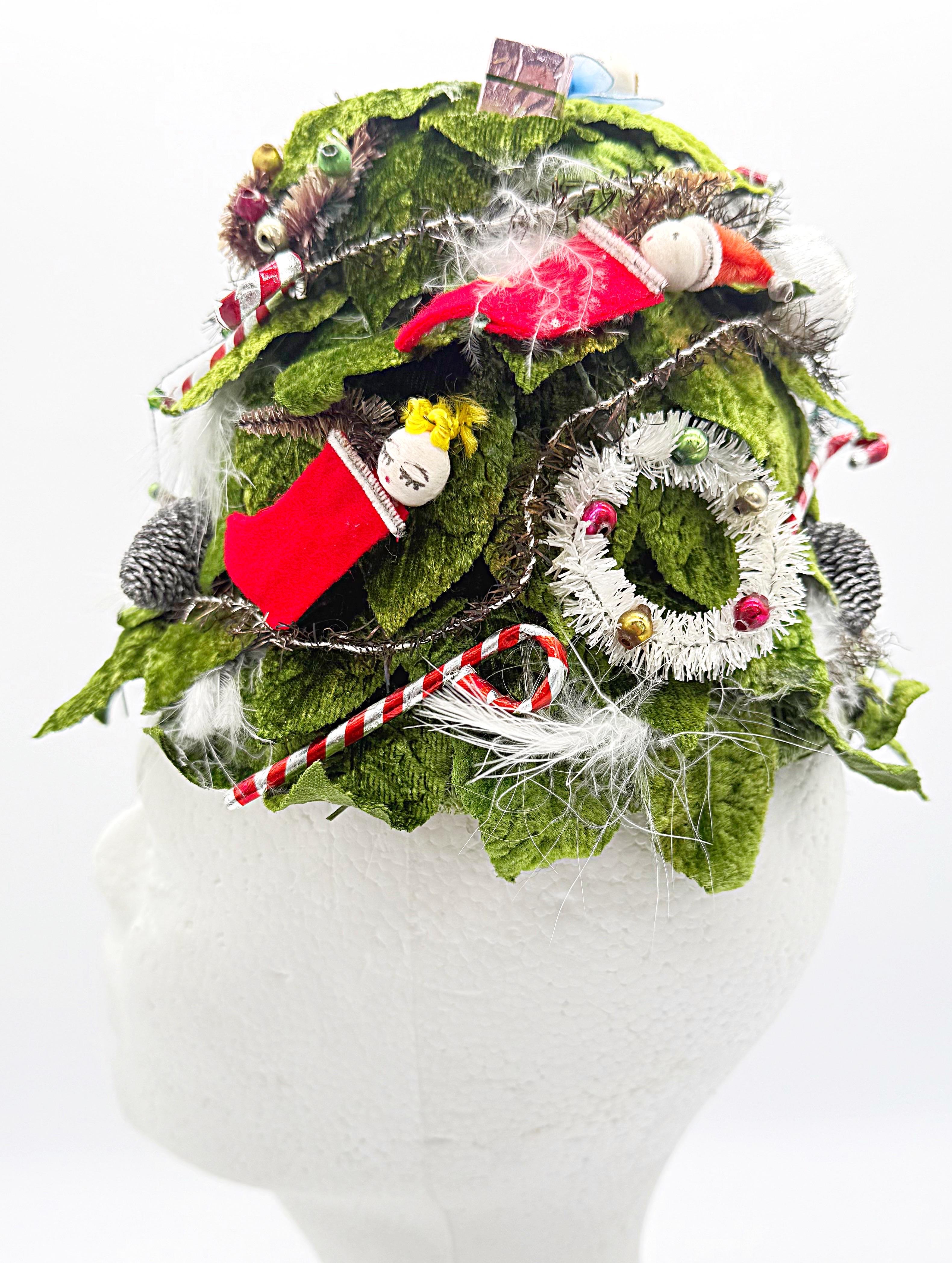 Rare 1960s Adolfo for Saks 5th Avenue Novelty Vintage 60s Christmas Holiday Hat en vente 5