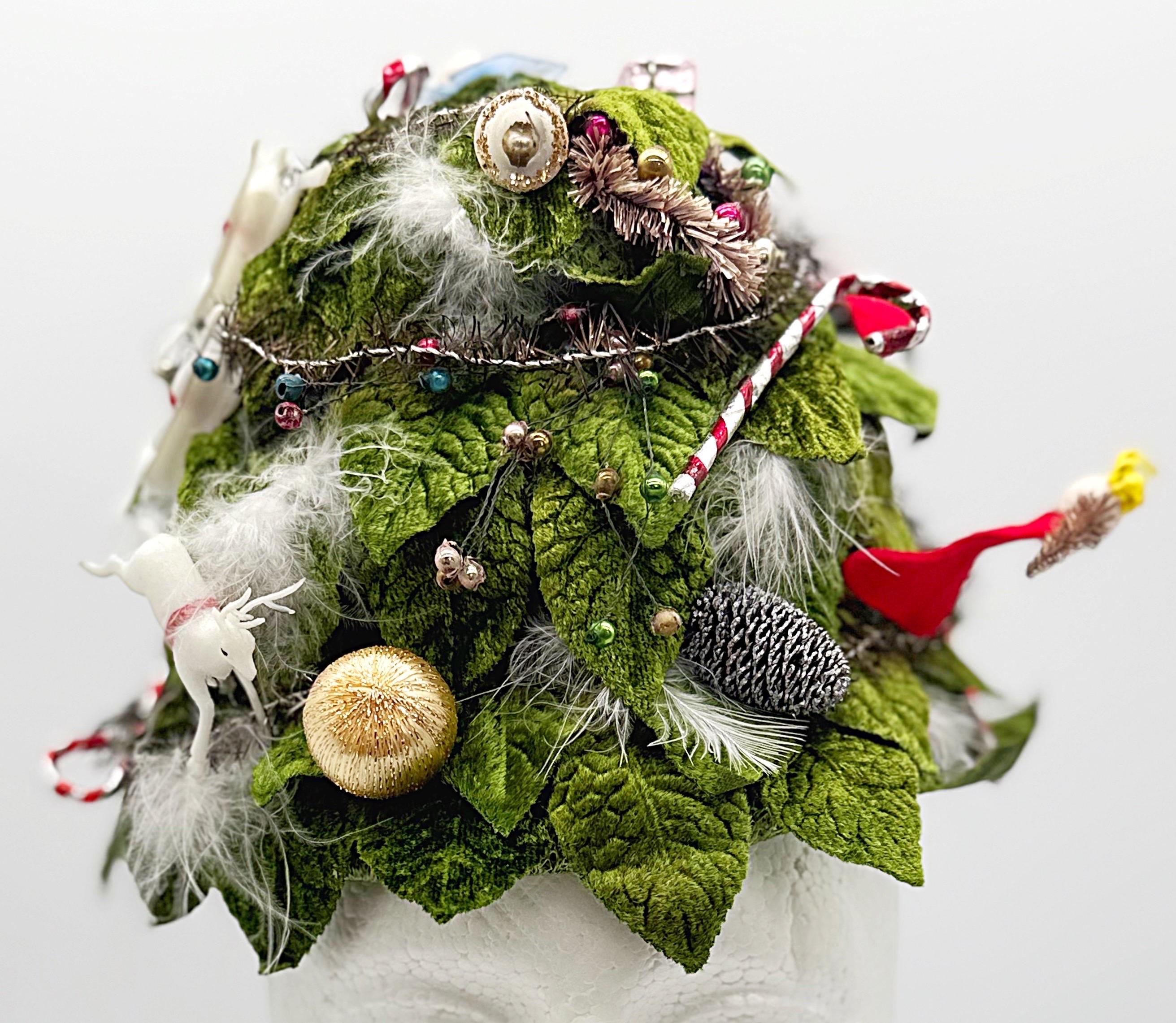 Rare 1960s Adolfo for Saks 5th Avenue Novelty Vintage 60s Christmas Holiday Hat en vente 13