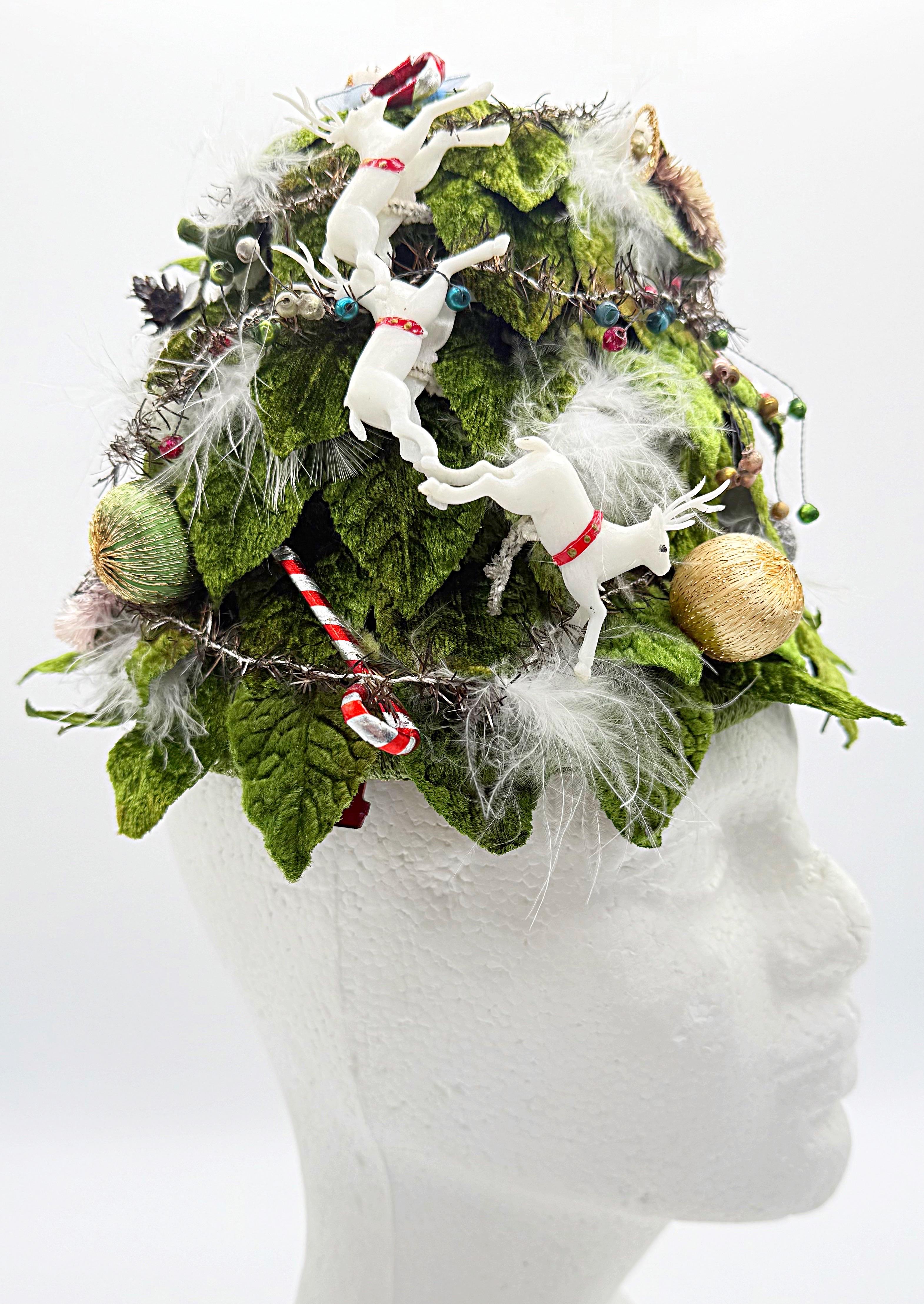 Rare 1960s Adolfo for Saks 5th Avenue Novelty Vintage 60s Christmas Holiday Hat en vente 15