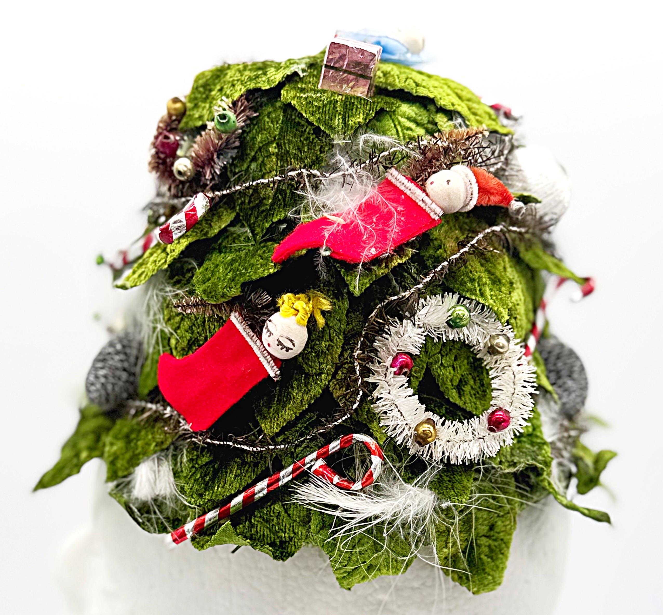 Rare 1960s Adolfo for Saks 5th Avenue Novelty Vintage 60s Christmas Holiday Hat Bon état - En vente à San Diego, CA