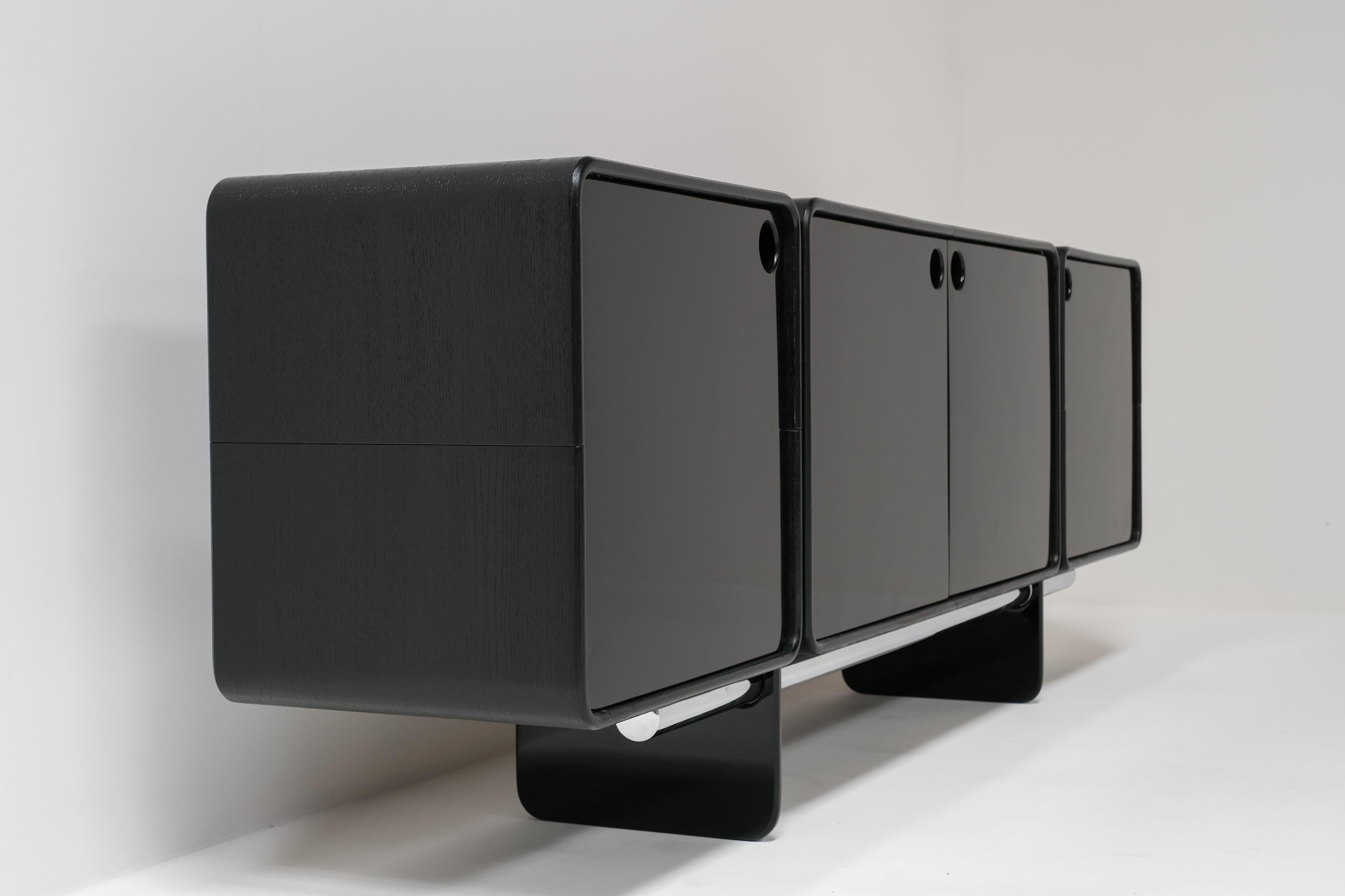 Rare cabinet brutaliste belge des années 1960 en laque de piano noire en vente 11