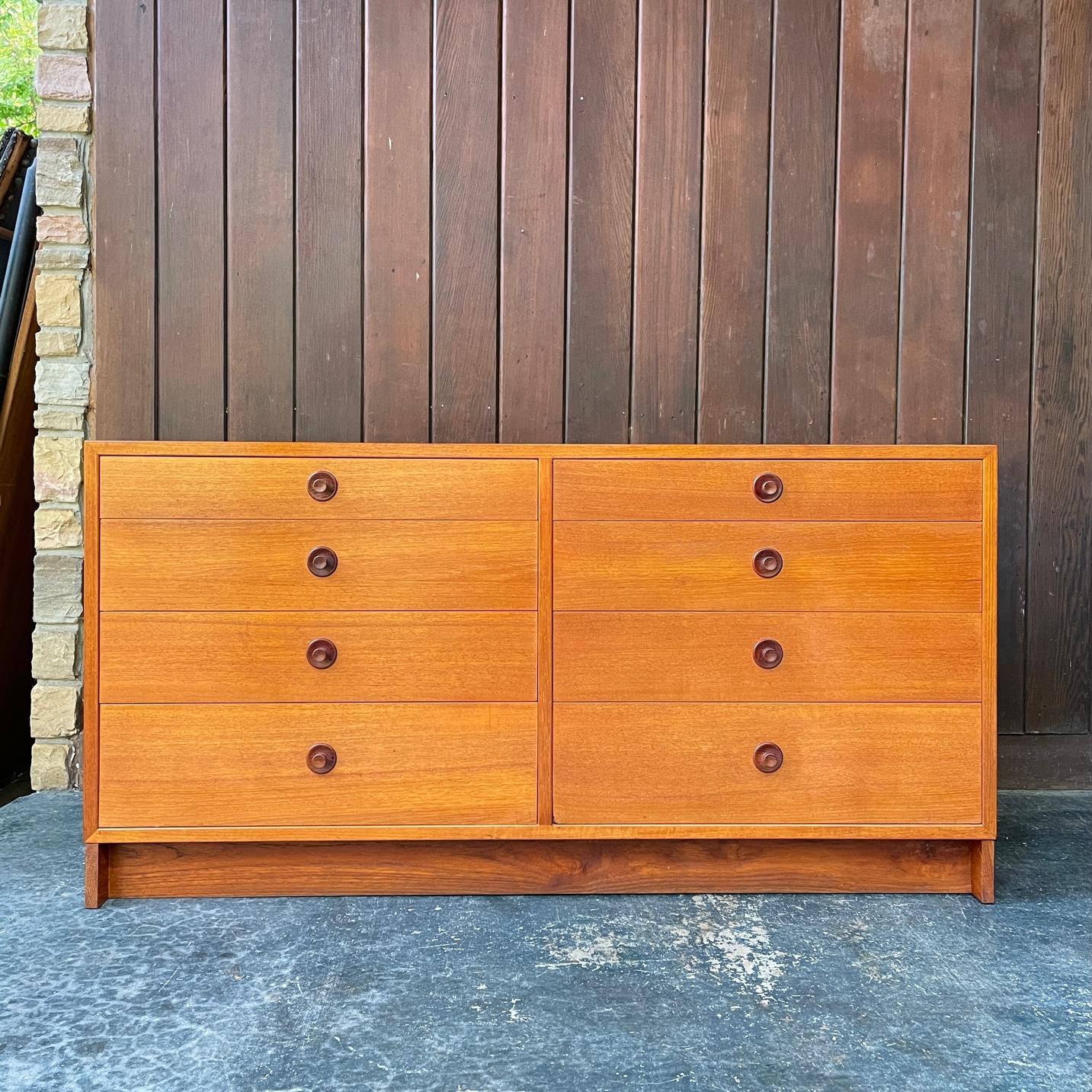 A wonderful and uncommon minimalist teak dresser on a plinth.  Procured from a Swedish-American 75 yr. Estate in Maryland.  Retains metal label of the cabinetmakers; Karl Andersson & Söner, Sweden.  

L 53 1/8 x W 18 1/8 x H 27 1/16 in.

Previous