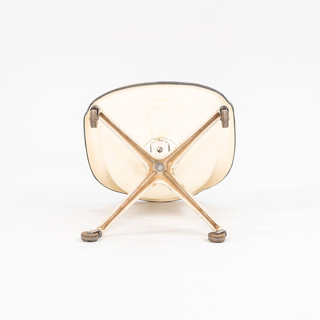 Rare poltrone girevoli Executive Tulip imbottite degli anni '60 di Eero Saarinen Associates In condizioni buone in vendita a Philadelphia, PA
