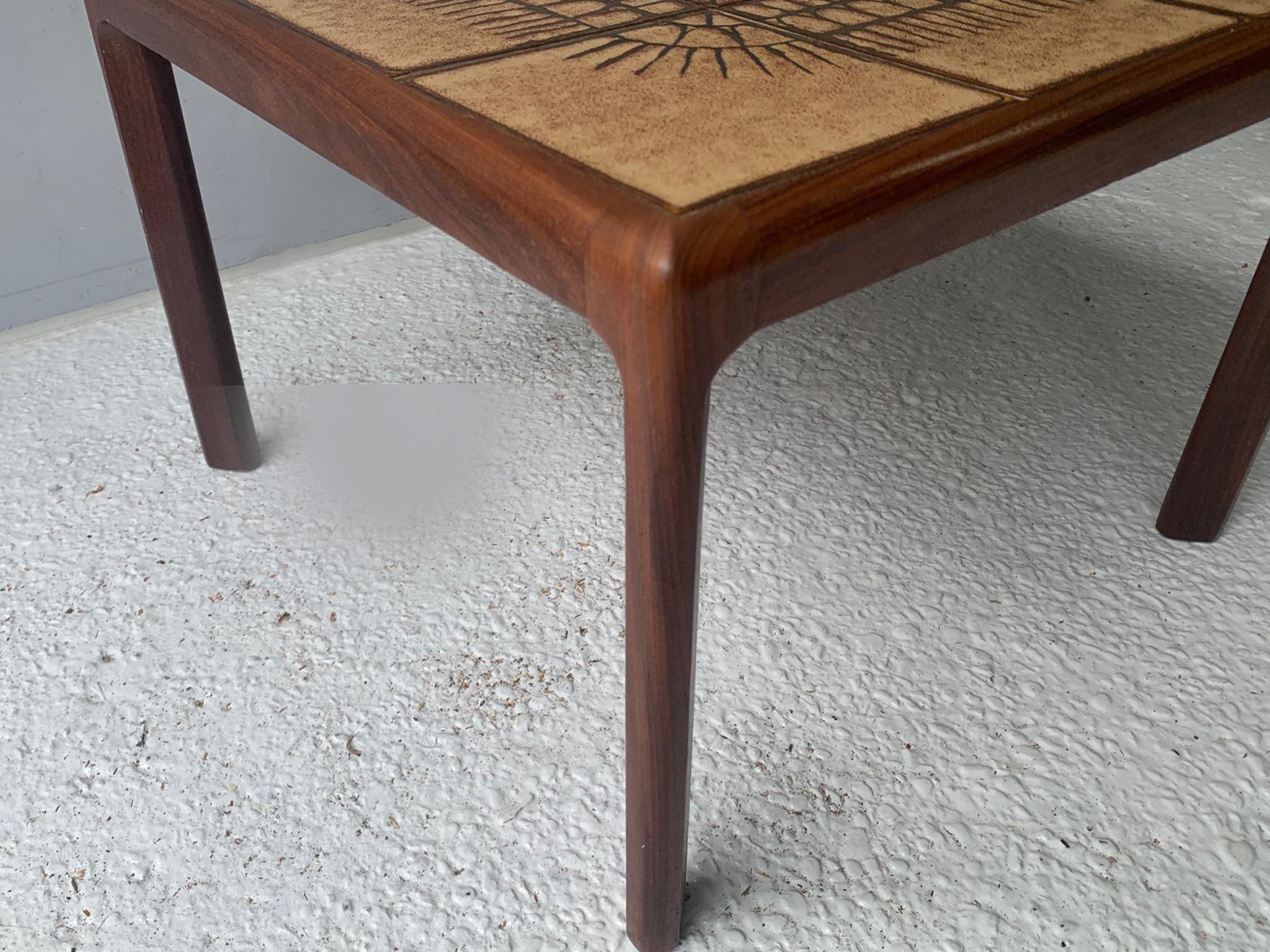Britannique Rare table basse à carreaux de faïence G-Plan du milieu du siècle des années 1960 en vente