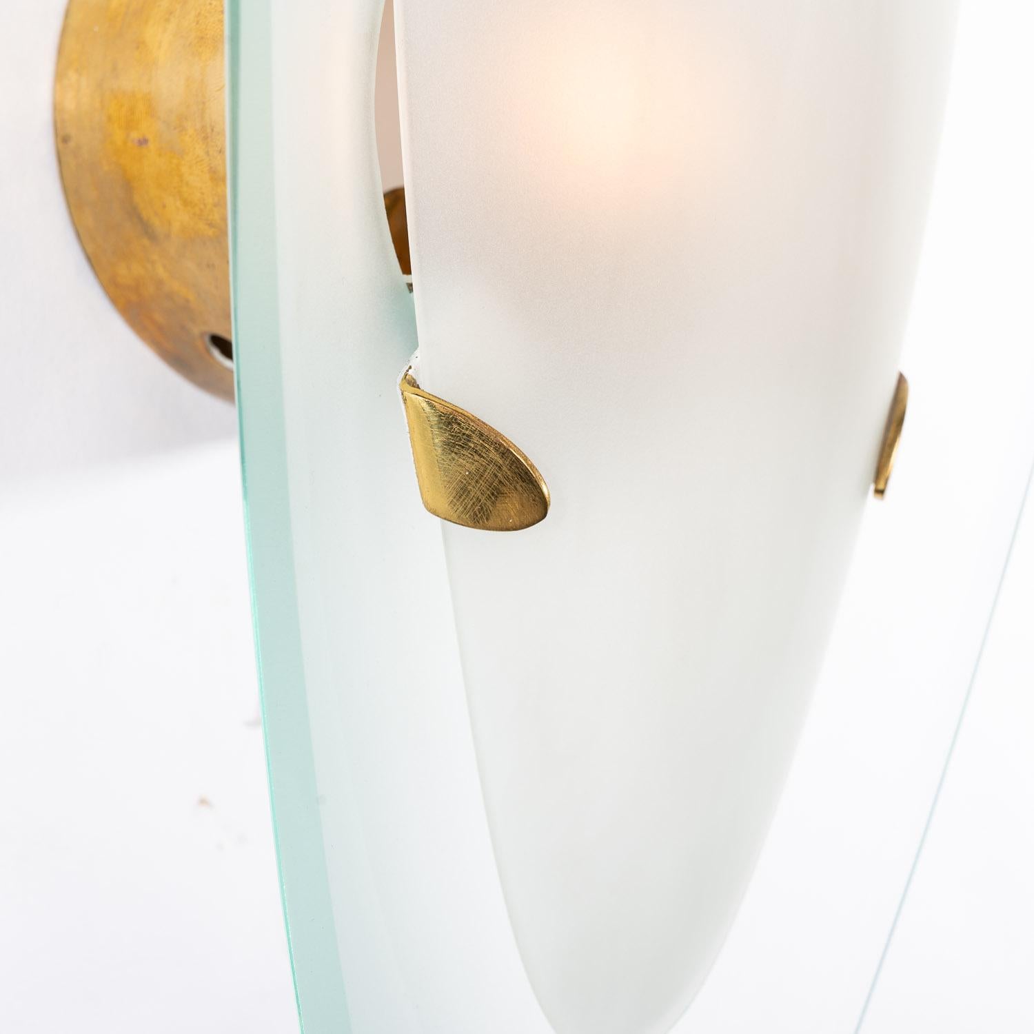 Rare 1960s Glass and Brass Sconce by Max Ingrand for Fontana Arte 7