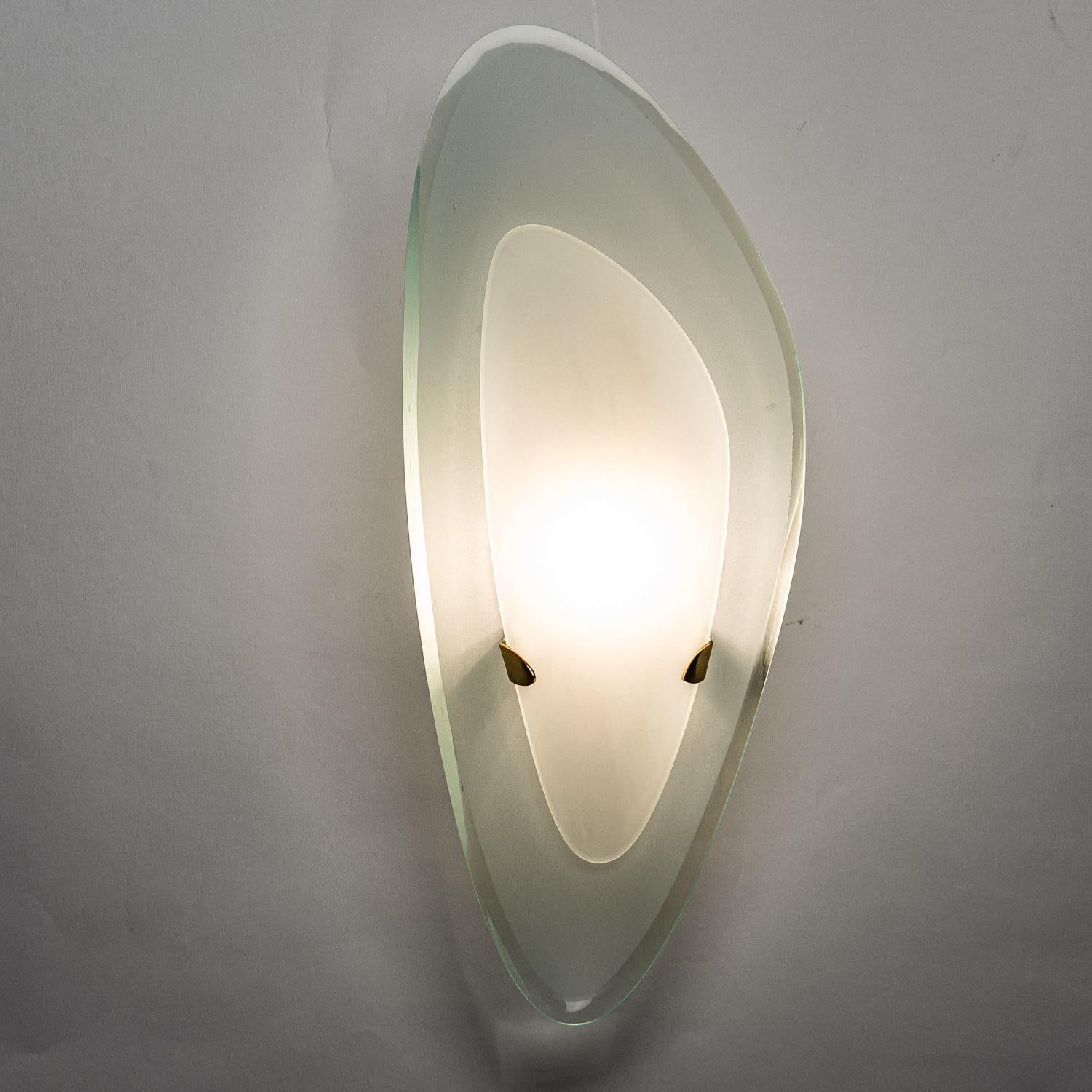 Rare 1960s Glass and Brass Sconce by Max Ingrand for Fontana Arte 9