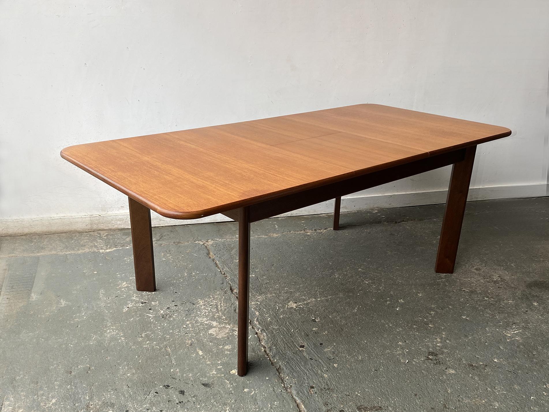 Rare 1960’s mid century G Plan dining table with angled legs In Good Condition For Sale In London, GB