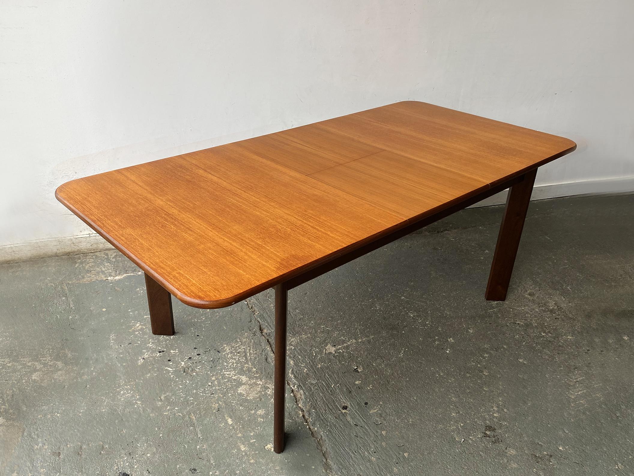 Rare 1960’s Mid-Century Modern G Plan dining table with angled legs In Good Condition In London, GB