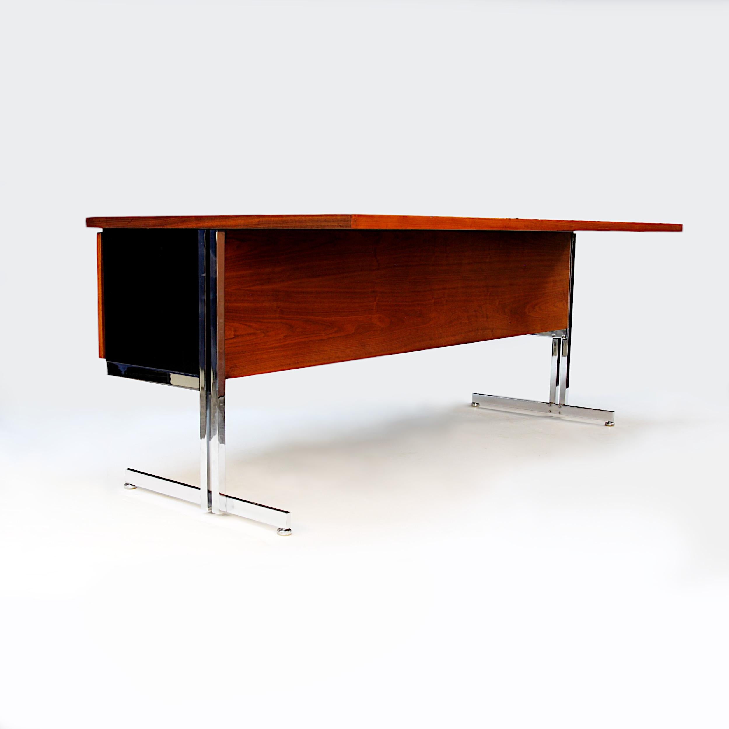 North American Rare 1960s Mid-Century Modern Minimalist Executive Desk by Hugh Acton for Vecta