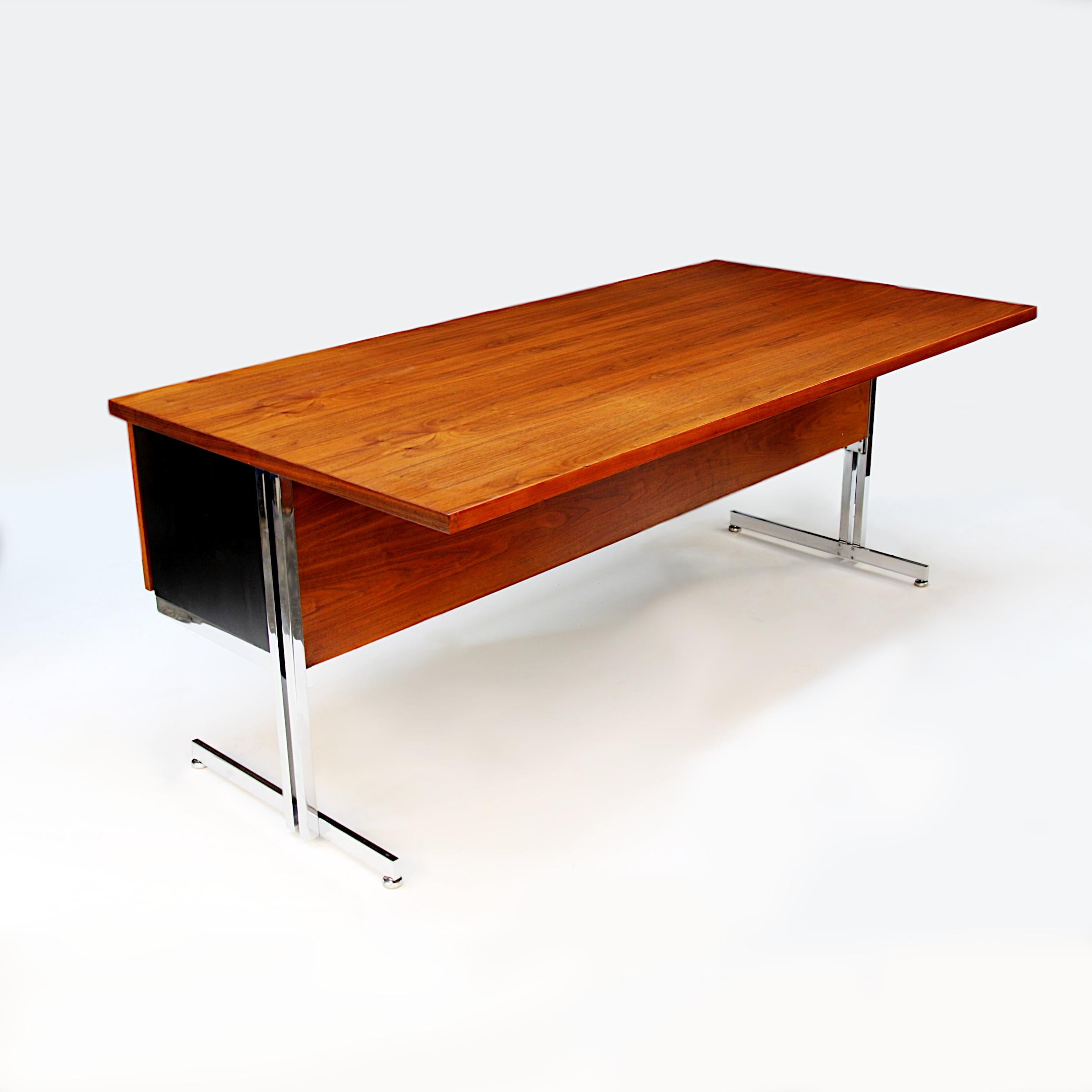 Veneer Rare 1960s Mid-Century Modern Minimalist Executive Desk by Hugh Acton for Vecta
