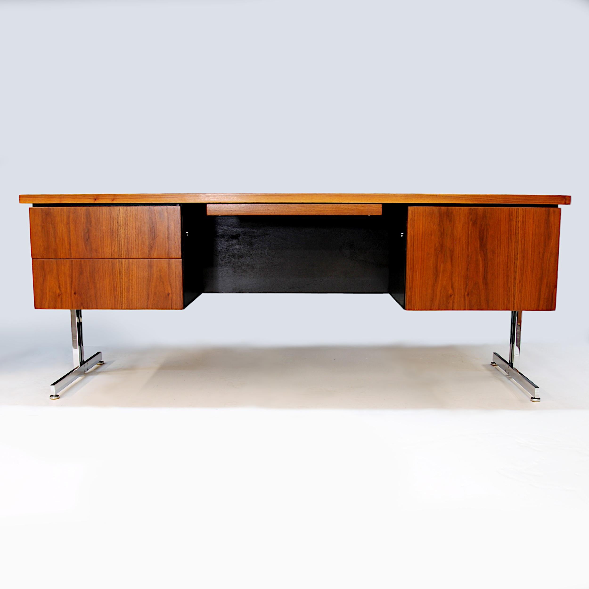 Rare 1960s Mid-Century Modern Minimalist Executive Desk by Hugh Acton for Vecta In Good Condition In Lafayette, IN