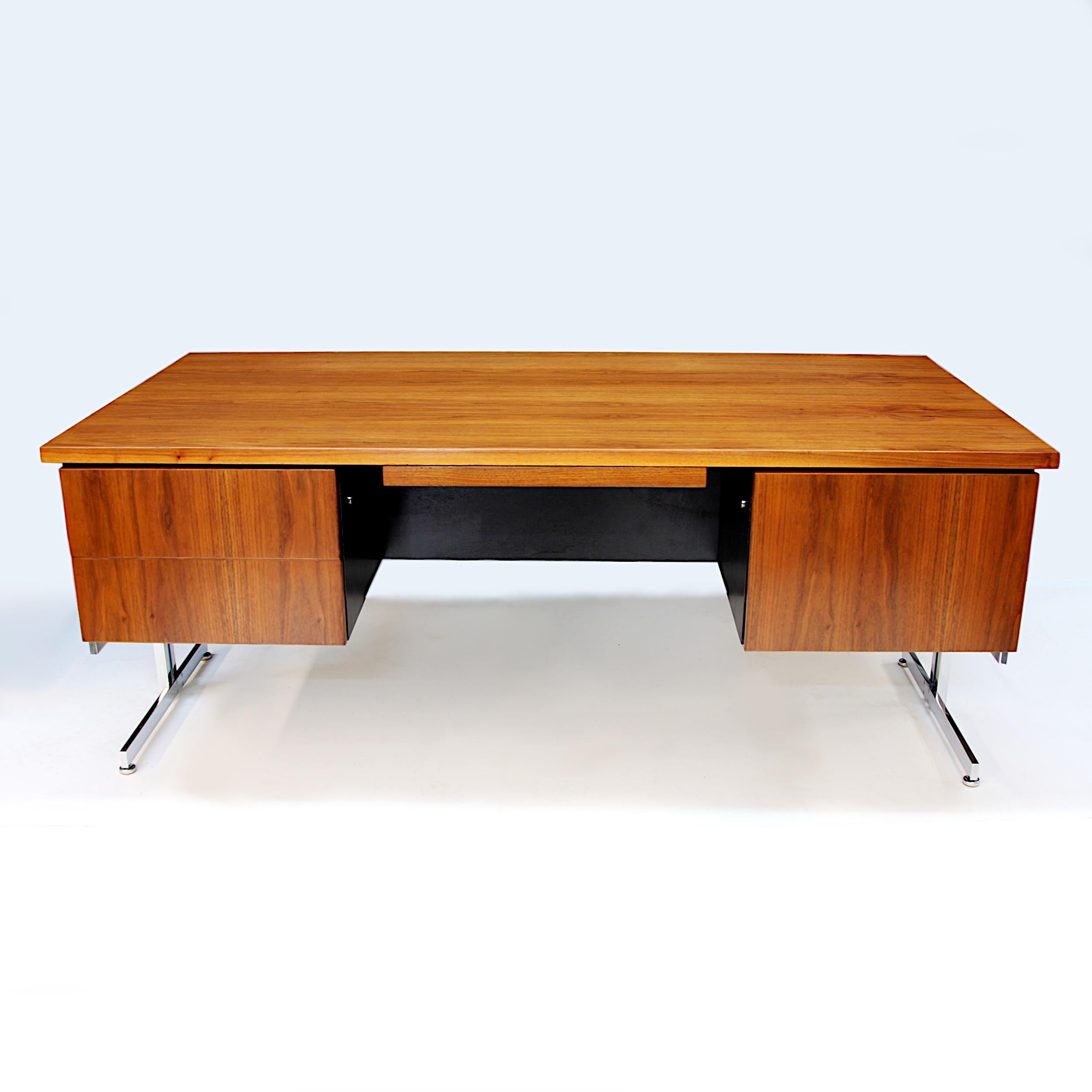 Mid-20th Century Rare 1960s Mid-Century Modern Minimalist Executive Desk by Hugh Acton for Vecta
