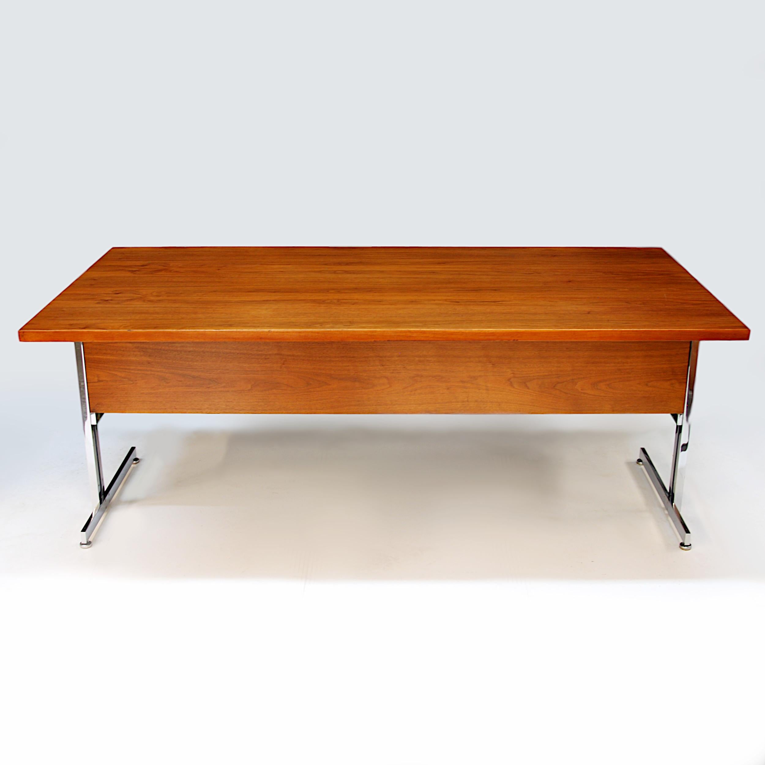 Rare 1960s Mid-Century Modern Minimalist Executive Desk by Hugh Acton for Vecta 1