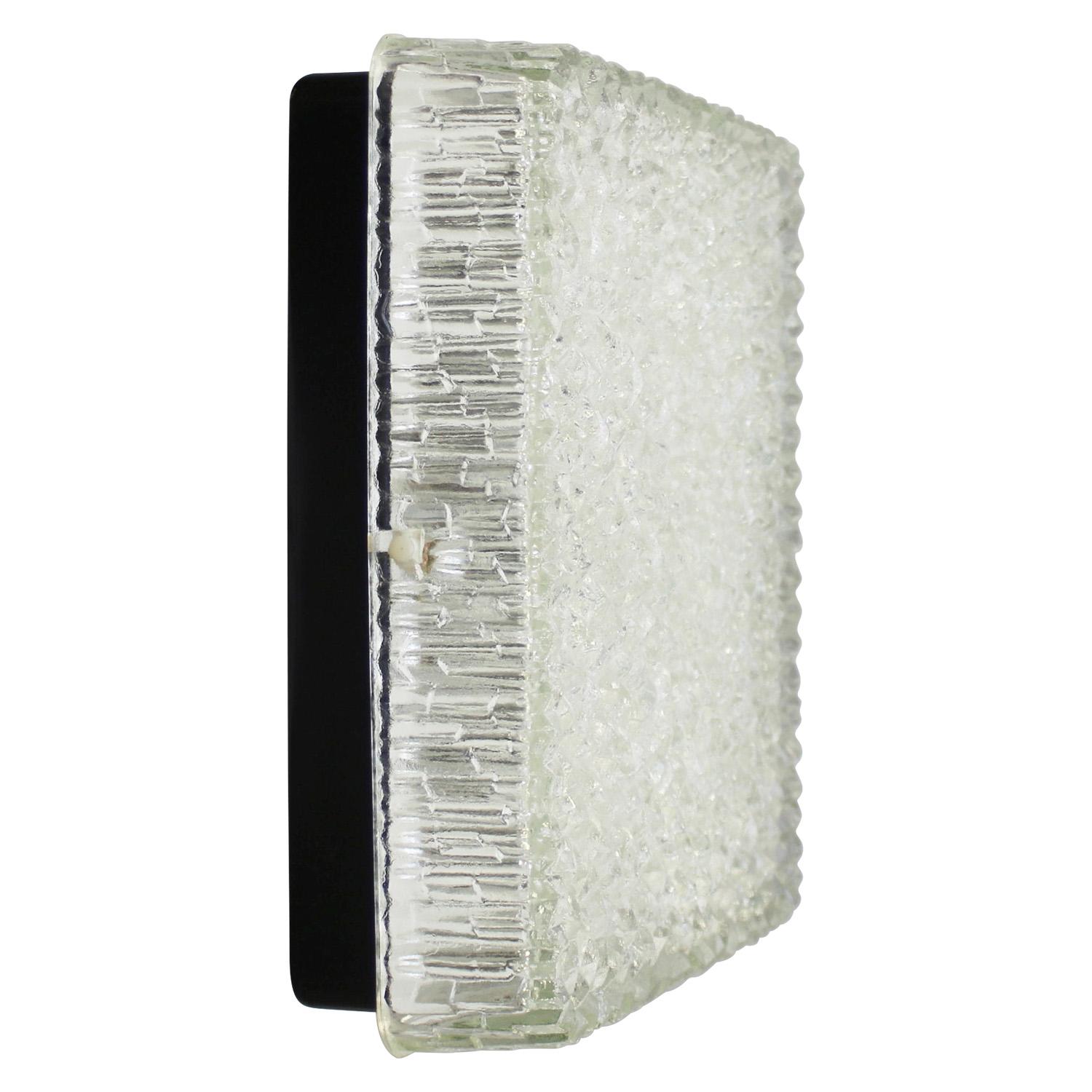 XL 1960s Rare Mid-Century Wall or Ceiling Lamp by Holophane, France, Model DC3-75

Metal base with clear glass.

1960-1970

3x bulb holders

Weight: 5.40 kg / 11.9 lb

Priced per individual item. All lamps have been made suitable by international