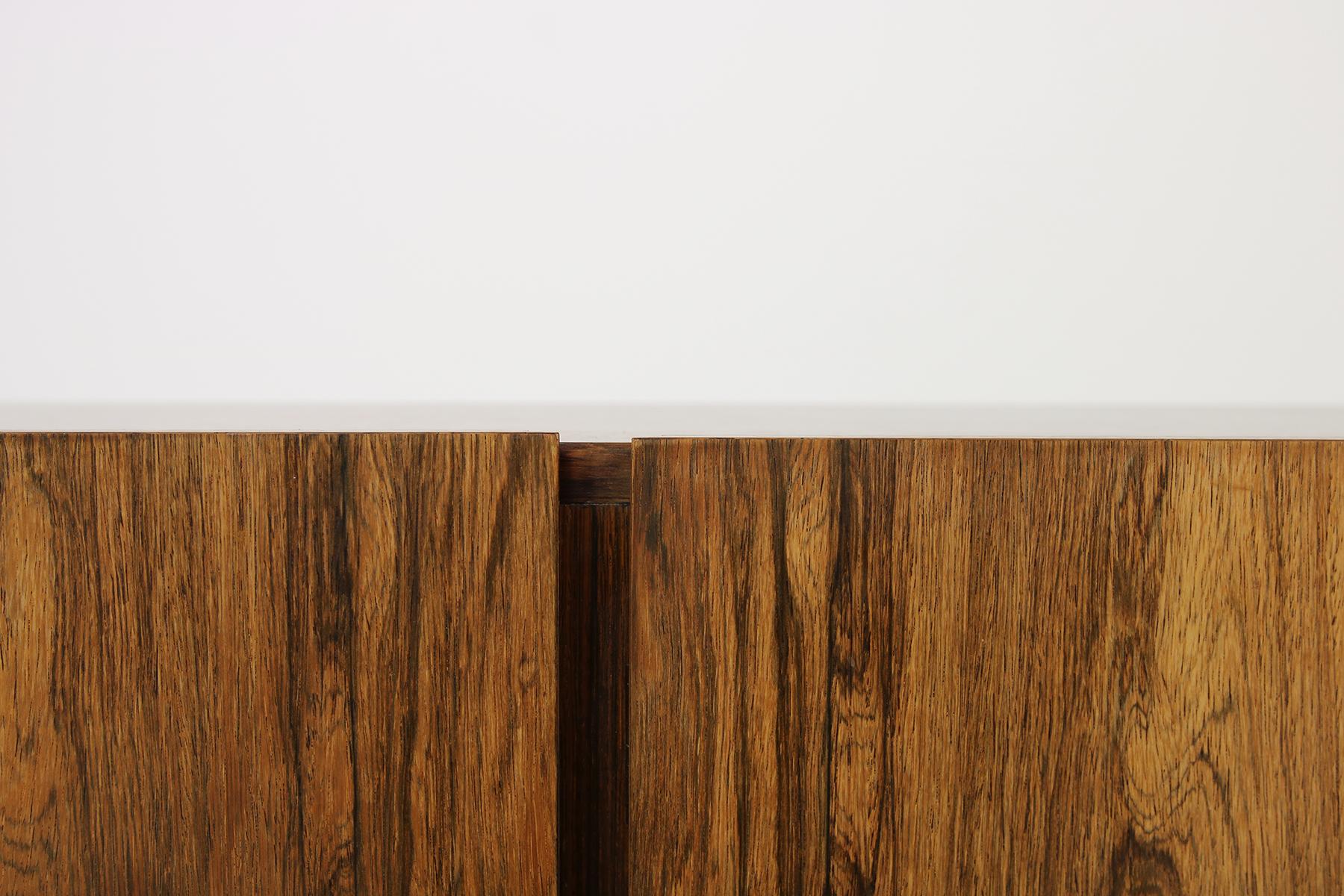 Seltenes minimalistisches Sideboard der 1960er Jahre auf Metallsockel:: Schubladen im Inneren Mid-Century Modern im Zustand „Gut“ in Hamminkeln, DE