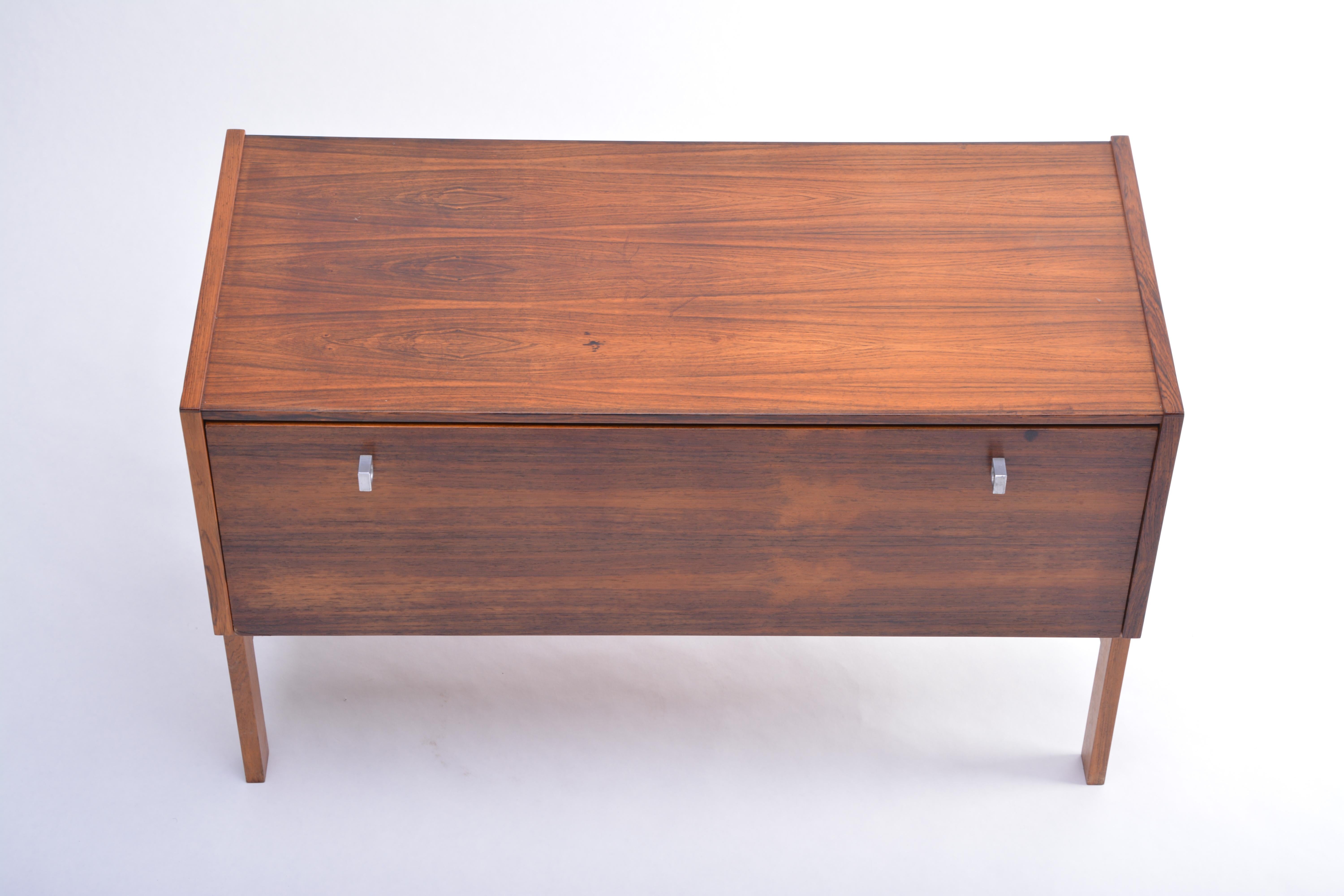 Danish Mid-Century Modern music cabinet by Aksel Kjersgaard for Odder

This cabinet was designed by Aksel Kjersgaard. It was originally created to store music equipment. It was produced by Odder in Denmark in the 1960s. The cabinet has a front door