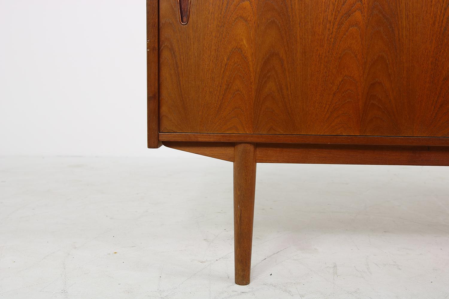 Beautiful 1960s sideboard by Nils Jonsson, rare teak sideboard, made by Hugo Troeds, Sweden, five solid maple wood and teak drawers in the middle, two sliding doors, fantastic authentic condition. Beautiful and rare Scandinavian modern teak