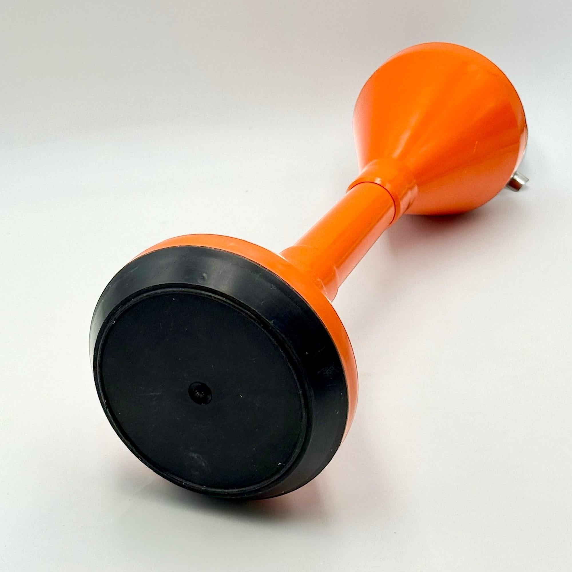 Rare cendrier de sol de l'ère spatiale des années 1960 en plastique orange et chrome en vente 4