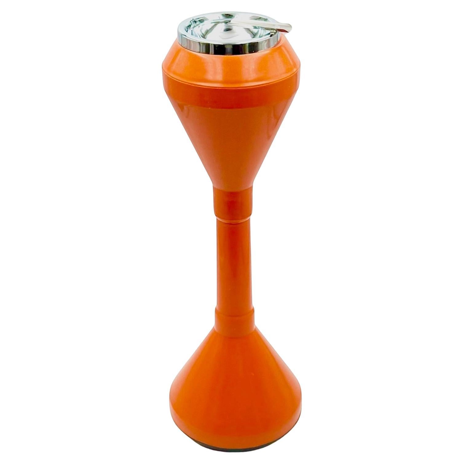 Rare cendrier de sol de l'ère spatiale des années 1960 en plastique orange et chrome
