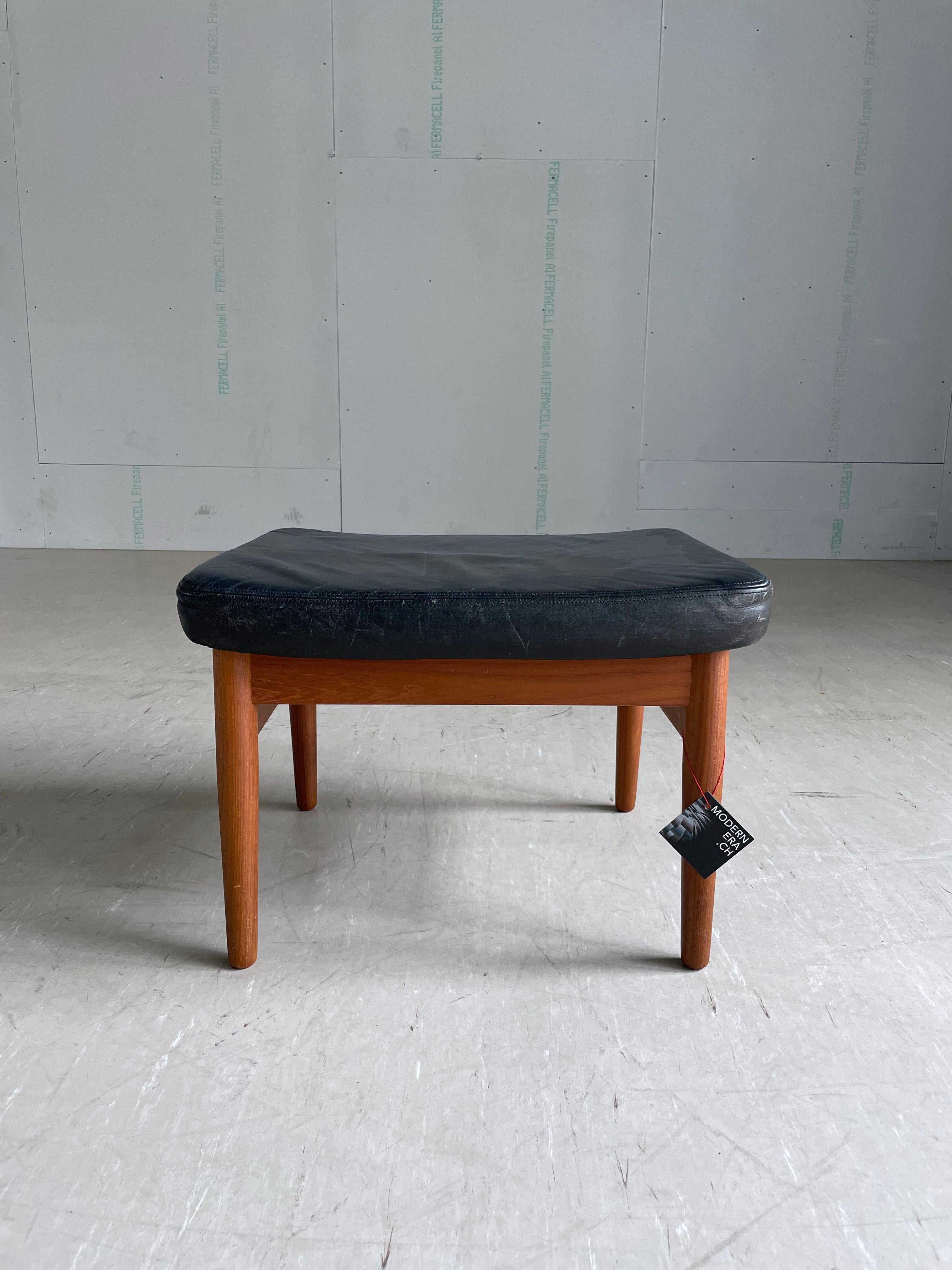 Scandinavo moderno Raro pouf in teak degli anni '60 di Grete Jalk per France & Søn, Danimarca in vendita