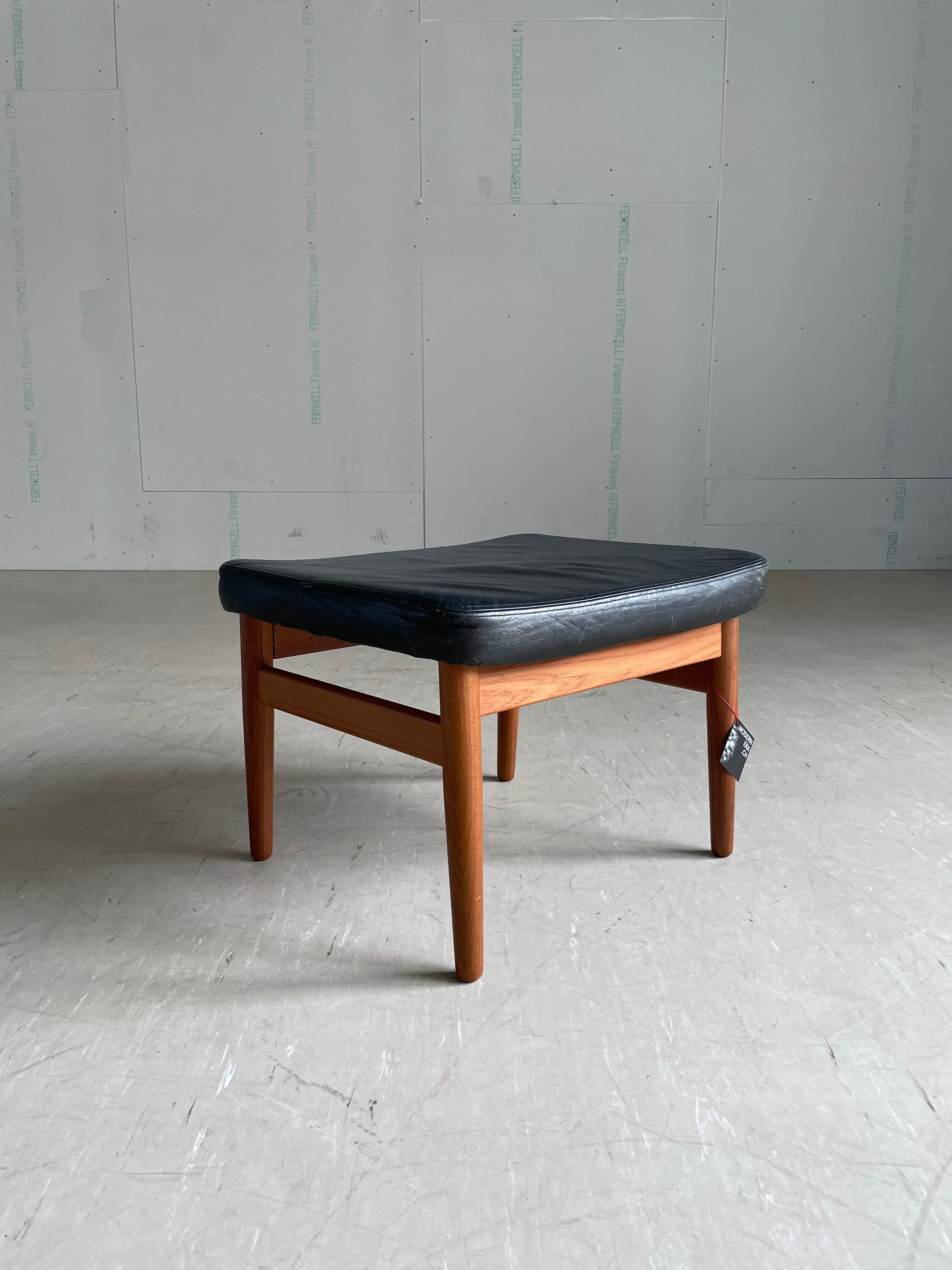 Raro pouf in teak degli anni '60 di Grete Jalk per France & Søn, Danimarca In condizioni buone in vendita a Bern, CH