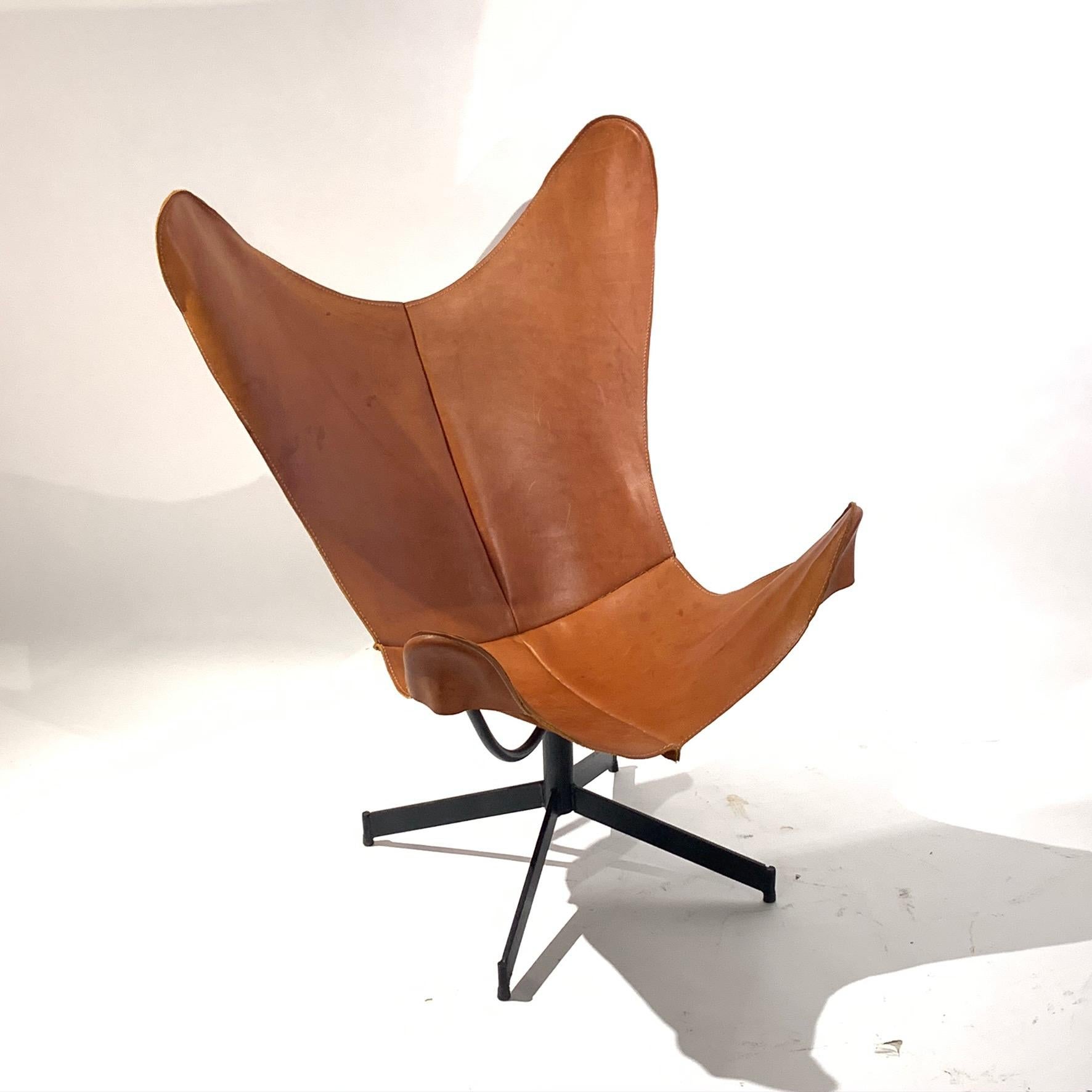 Rare 1960s William Katavolous Sculptural Leather Swivel Sling Butterfly Chair In Good Condition In Hudson, NY