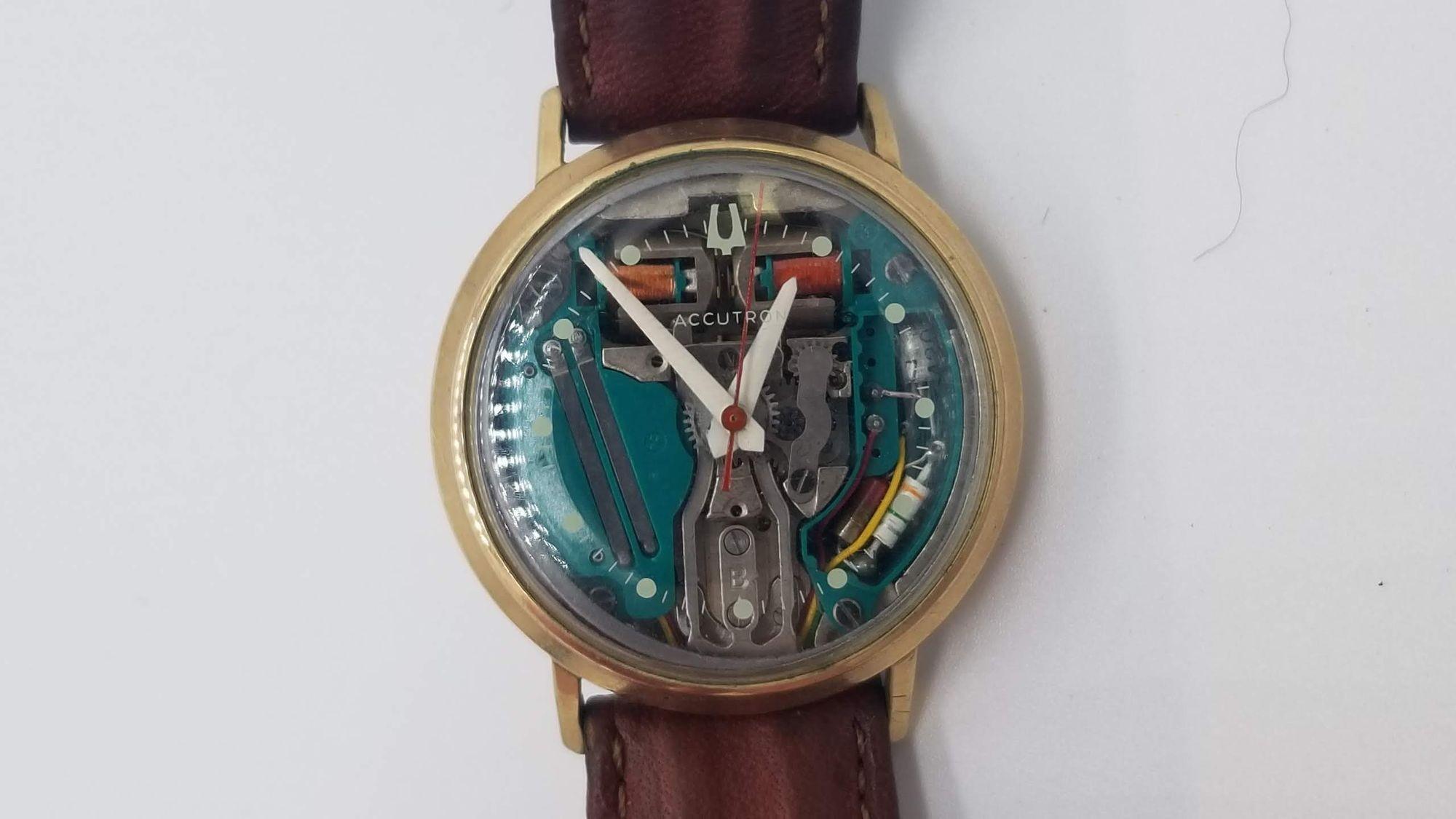 Milieu du XXe siècle Rare montre-bracelet Accutron 214 Spaceview M5 Openwork/Skeleton de Bulova pour homme, 1965 en vente