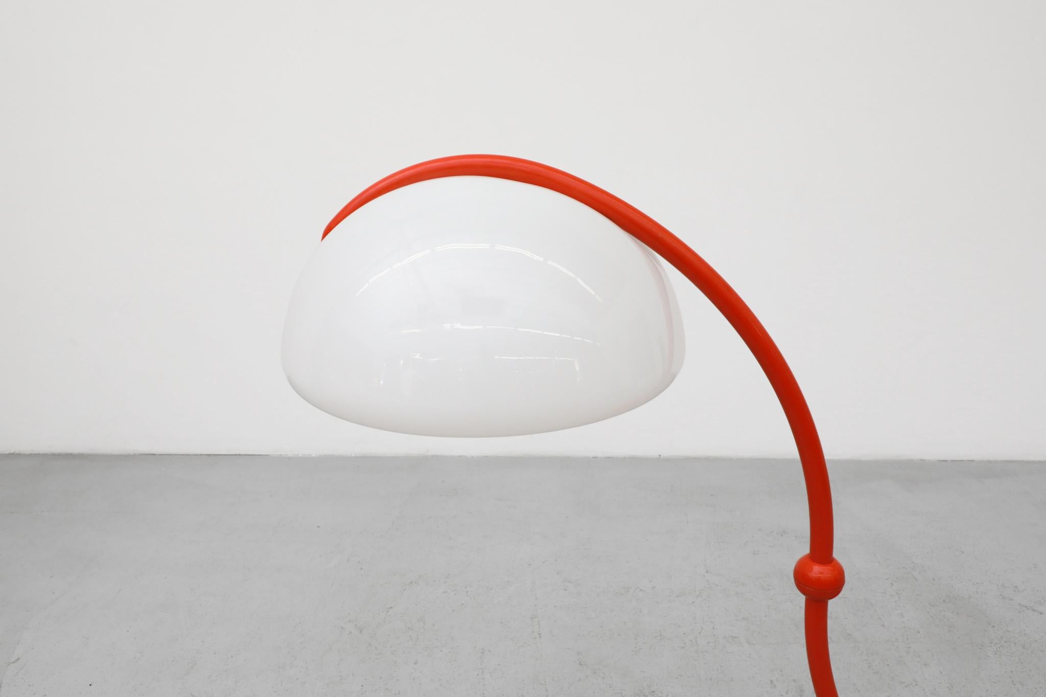 Rara lámpara de pie Serpente naranja de 1965 de Elio Martinelli para Martinelli Luce en venta 3