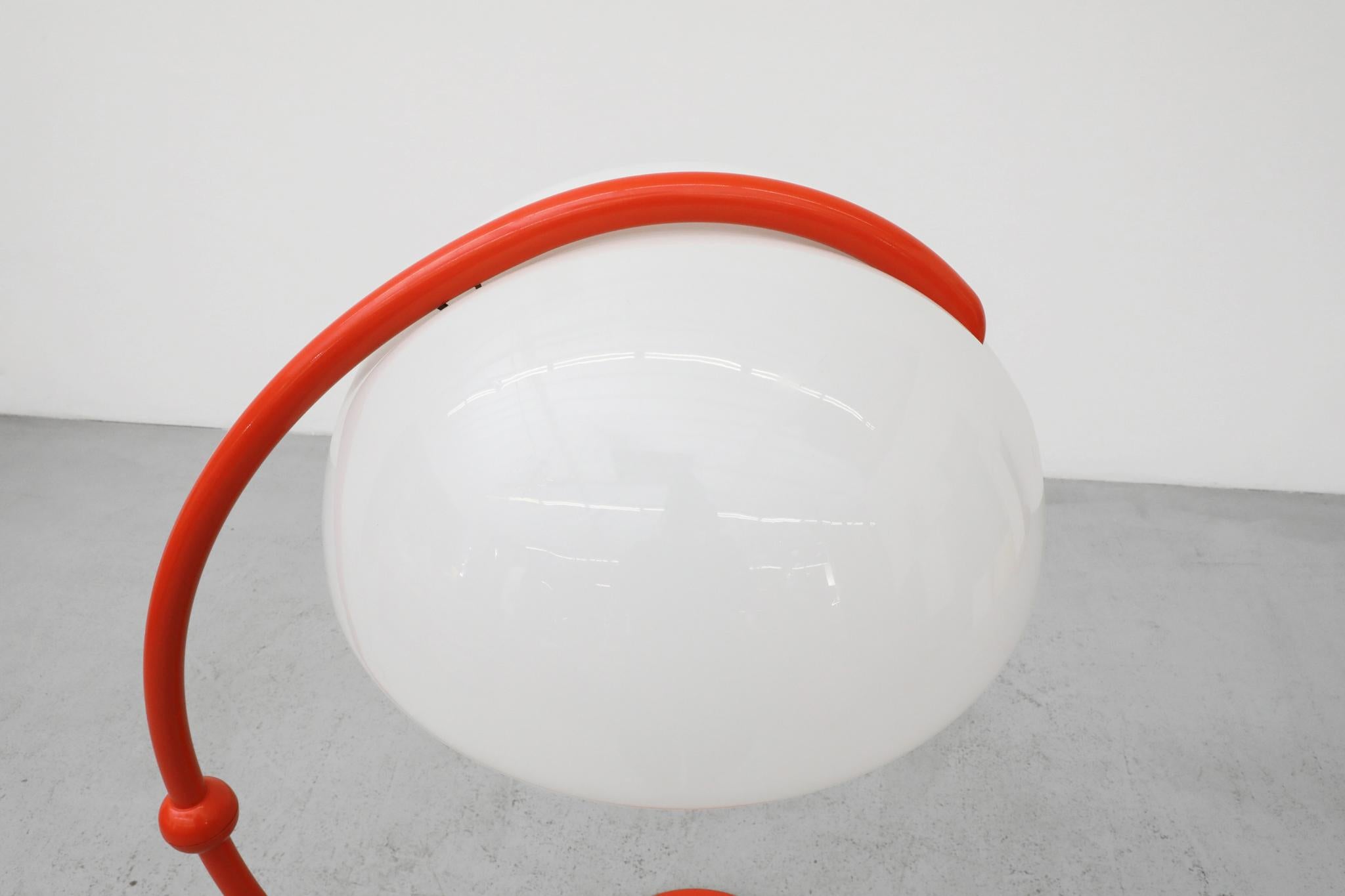 Rara lámpara de pie Serpente naranja de 1965 de Elio Martinelli para Martinelli Luce en venta 5