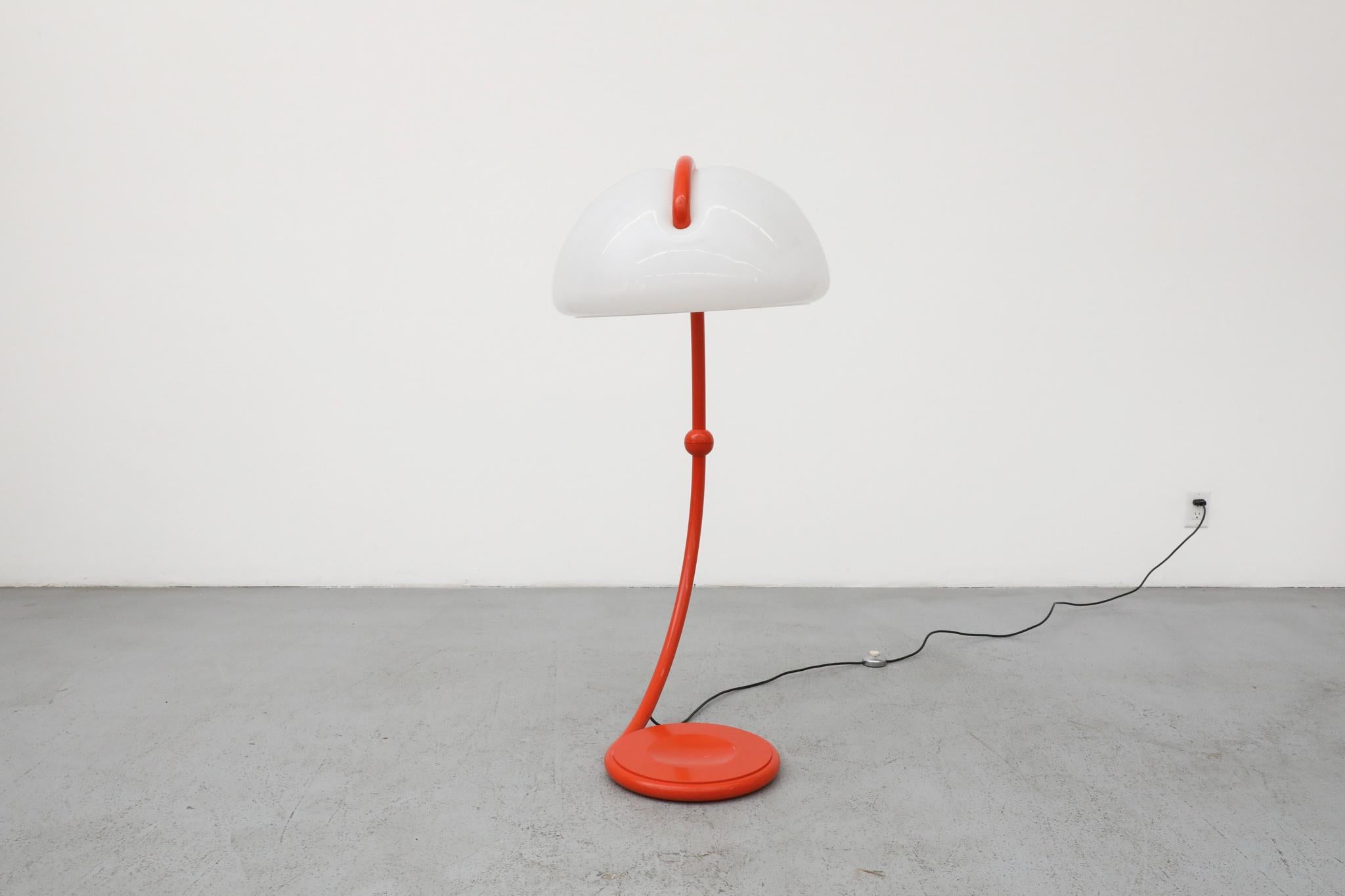 Rara lámpara de pie Serpente naranja de 1965 de Elio Martinelli para Martinelli Luce en Bueno estado para la venta en Los Angeles, CA