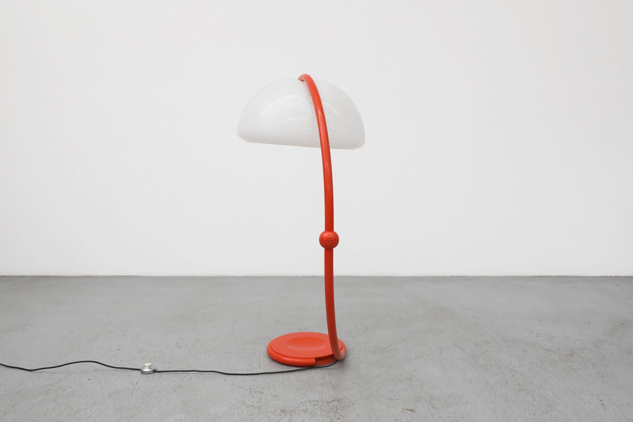 Rara lámpara de pie Serpente naranja de 1965 de Elio Martinelli para Martinelli Luce Acero en venta